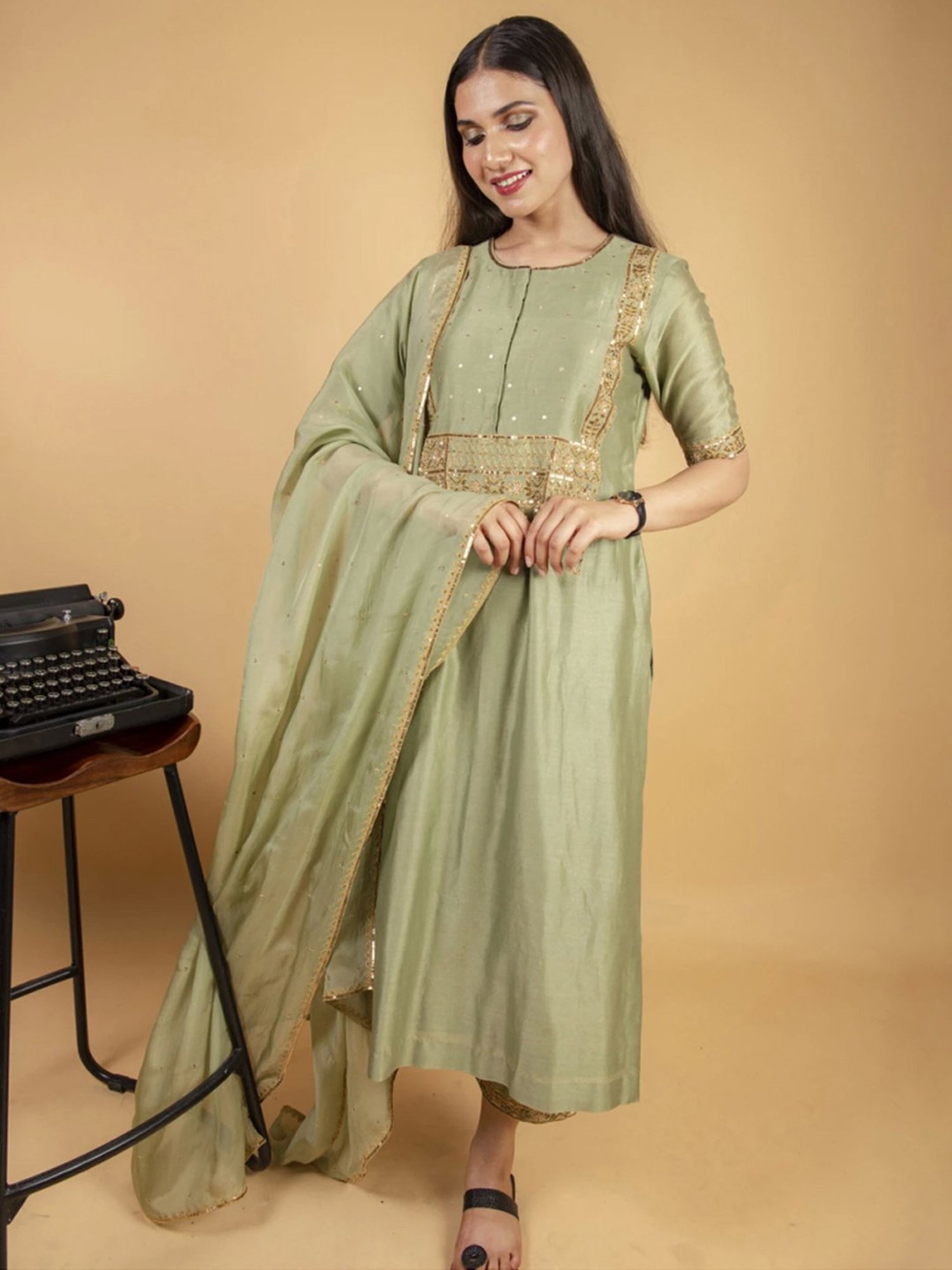 Ikshita Choudhary Green Zardosi Chanderi Silk Embellished Straight Kurta