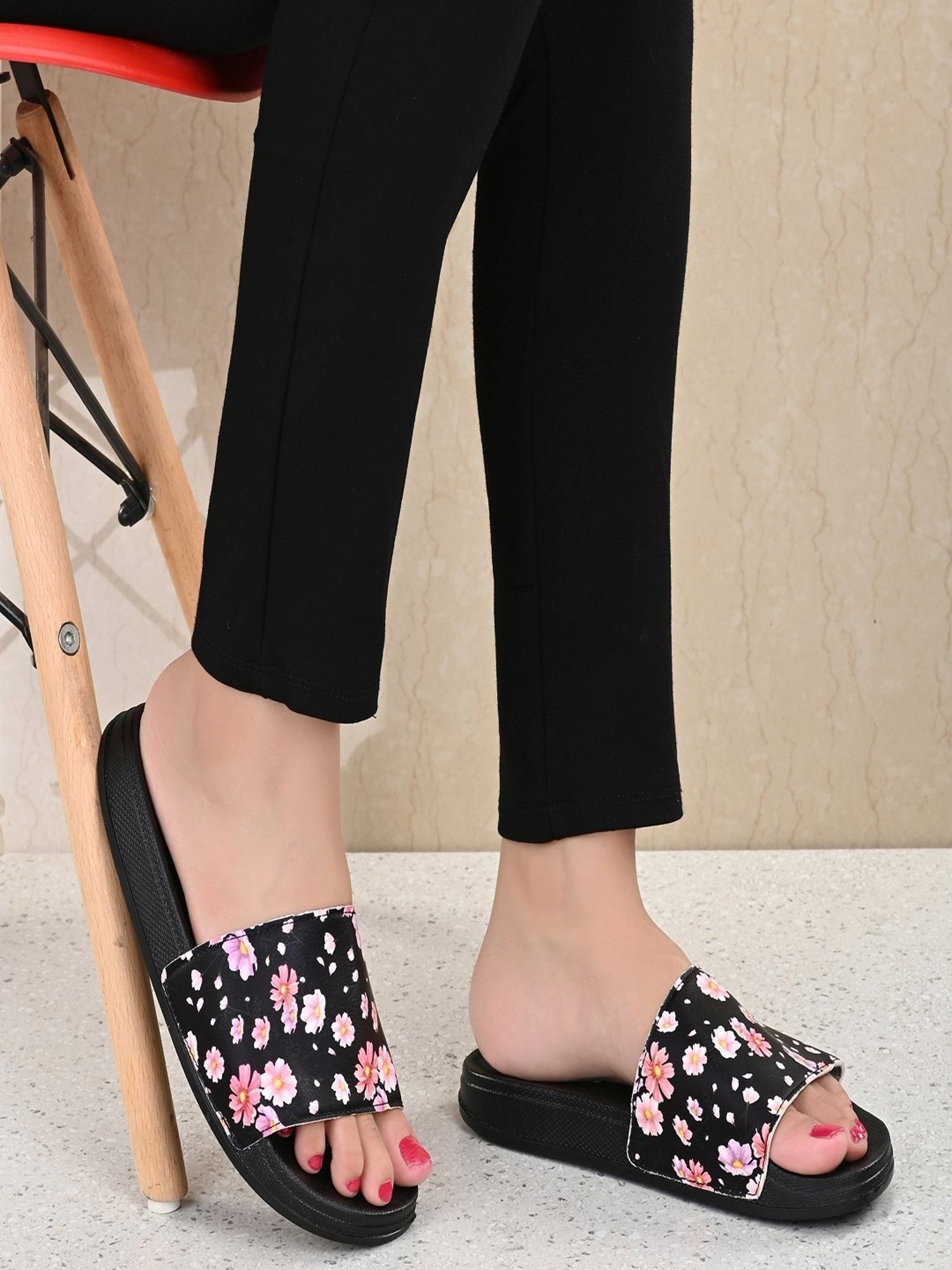 Yuuki Women's Black Slides