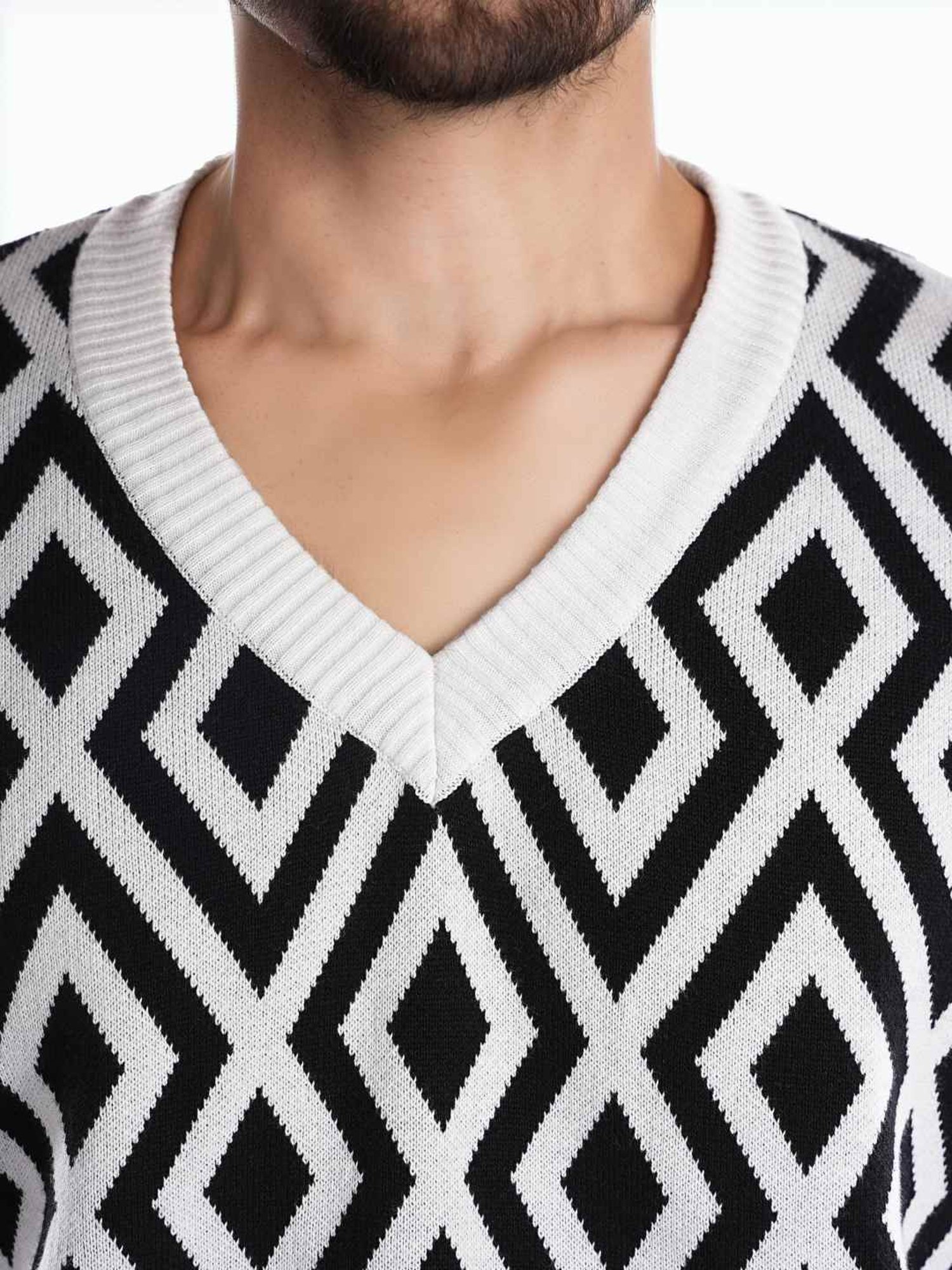 Celio* Black Regular Fit Printed Sweater