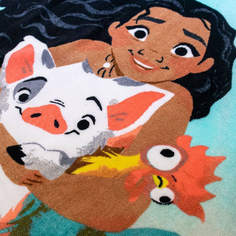 Moana Hug Beach Towel Blue - Disney