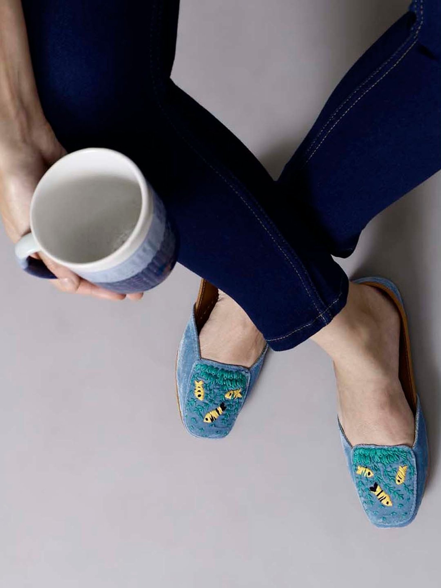 Glam Story Women's Blue Ethnic Juttis