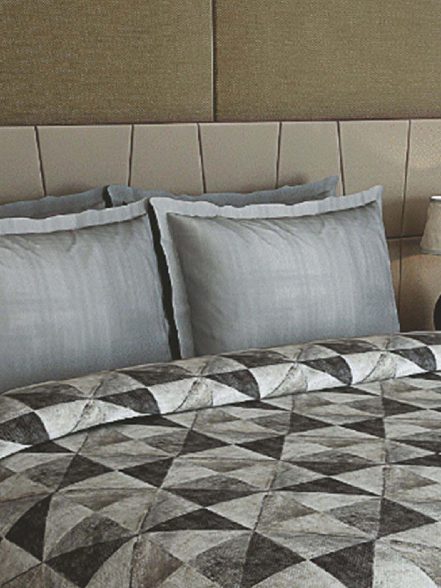 GM Geometric Grey Cotton 180 TC 150 GSM Reversible Double Bed Comforter