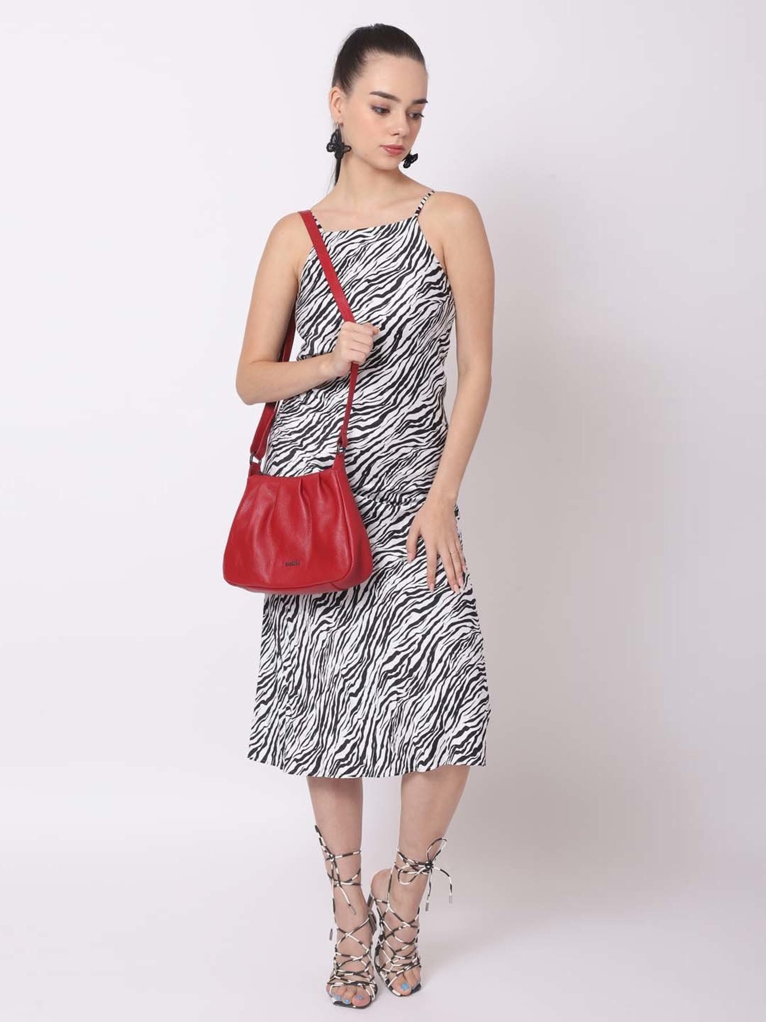 SASSORA Red Solid Medium Sling Handbag