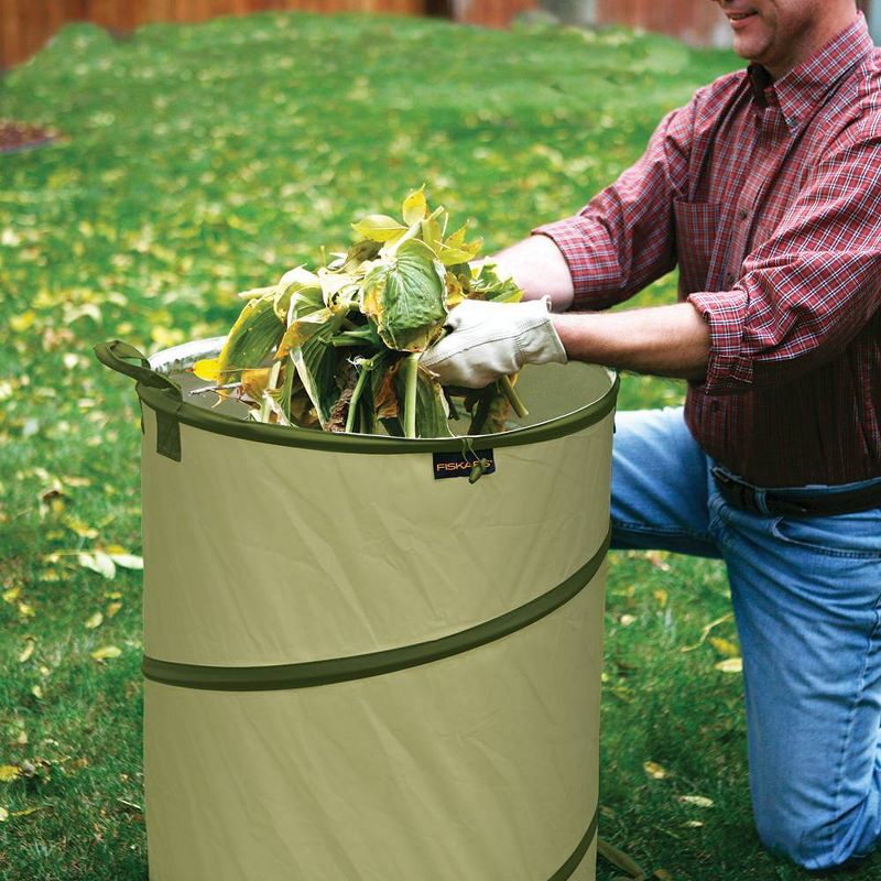 Fiskars 30 gal Kangaroo Gardening Container Green