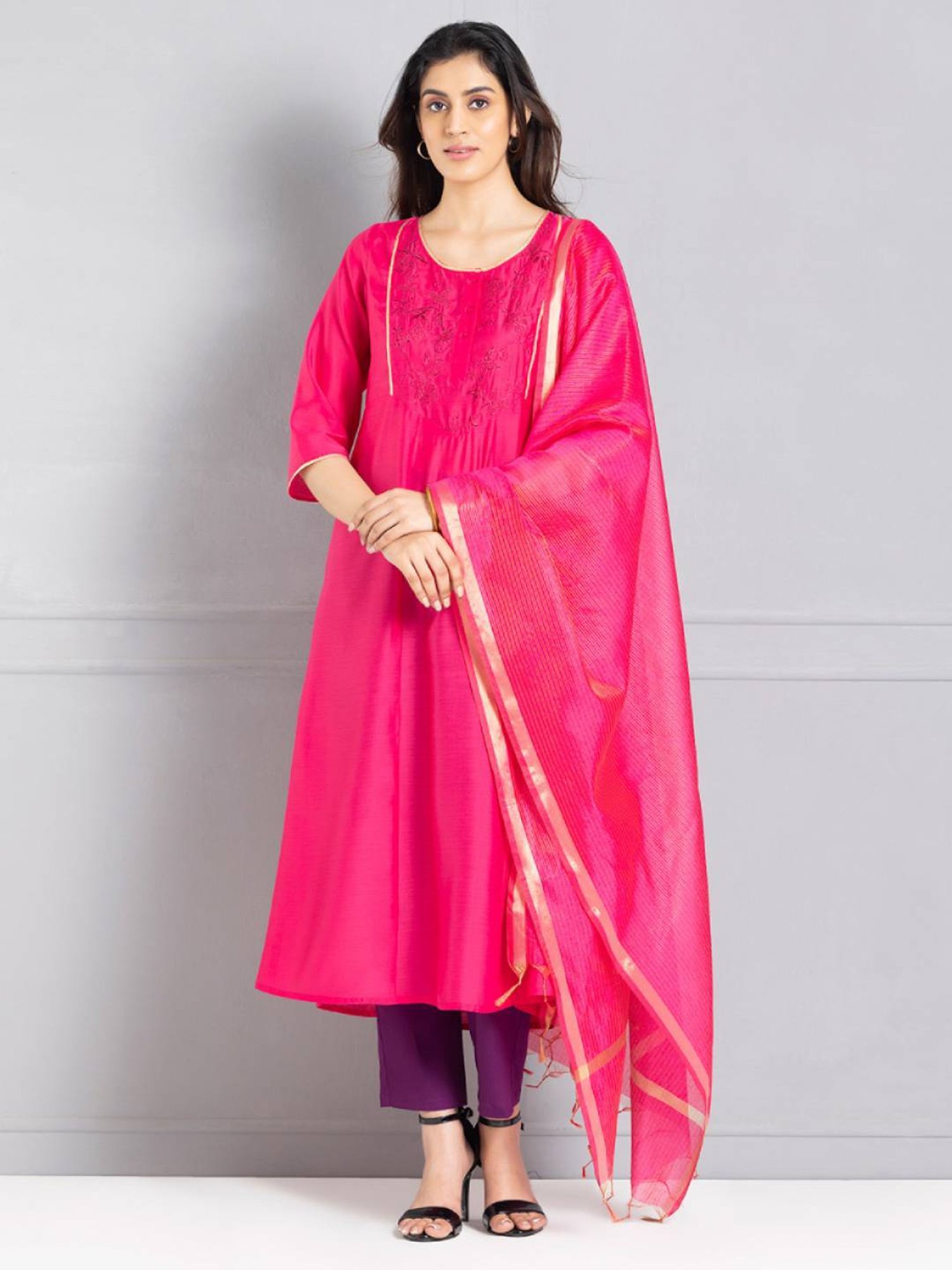 SHAYE Pink Chanderi Striped Dupatta