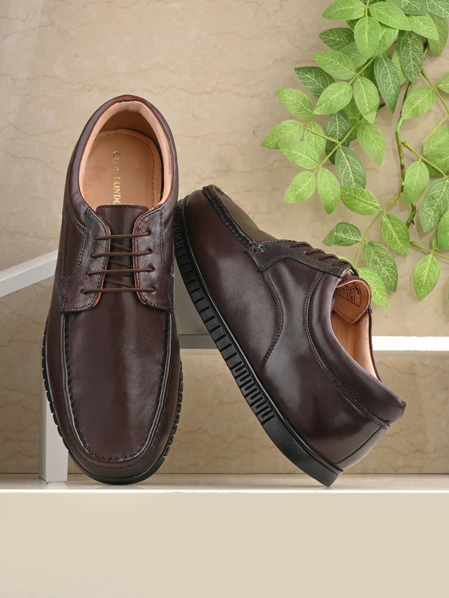 Clog London Men's Brown Derby Shoes