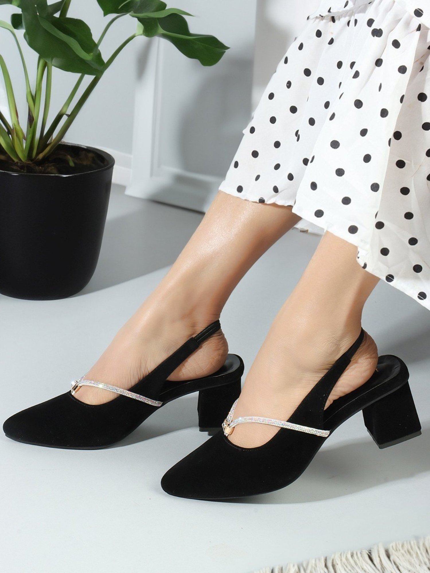 Iconics Women's Black Sling Back Sandals