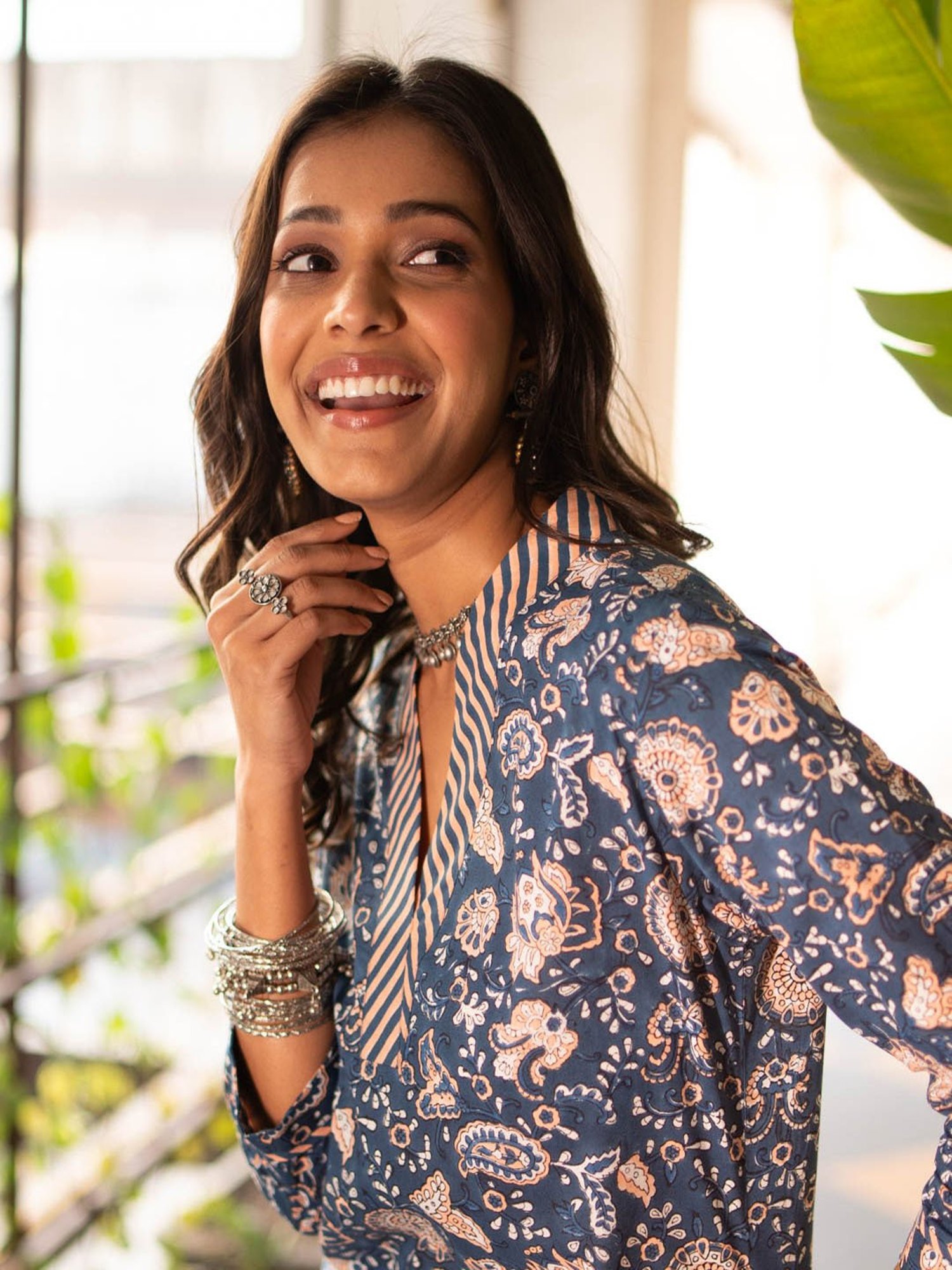 Akiso Blue Block Printed Straight Fit Kurta With Neck And Sleeve Details