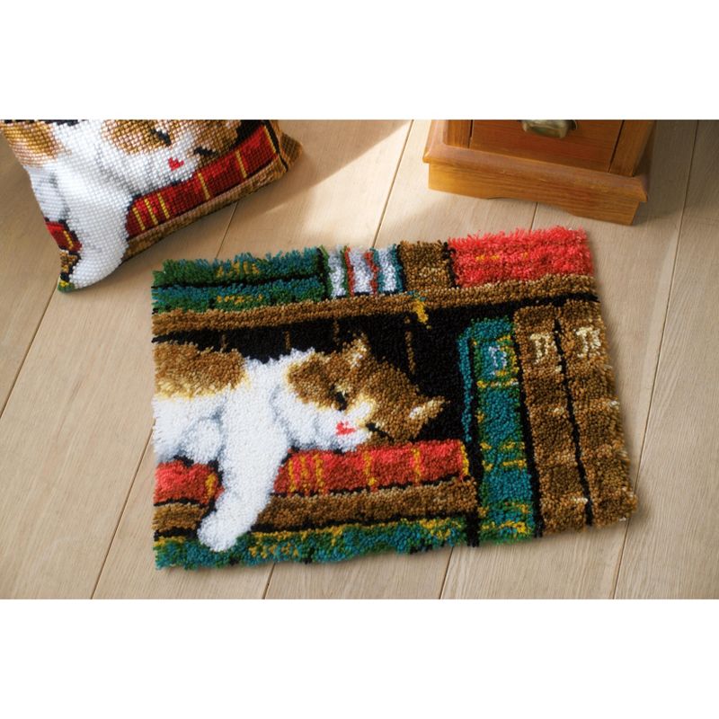 Vervaco Latch Hook Rug Kit 21.25"X15.5"-Cat On Bookshelf