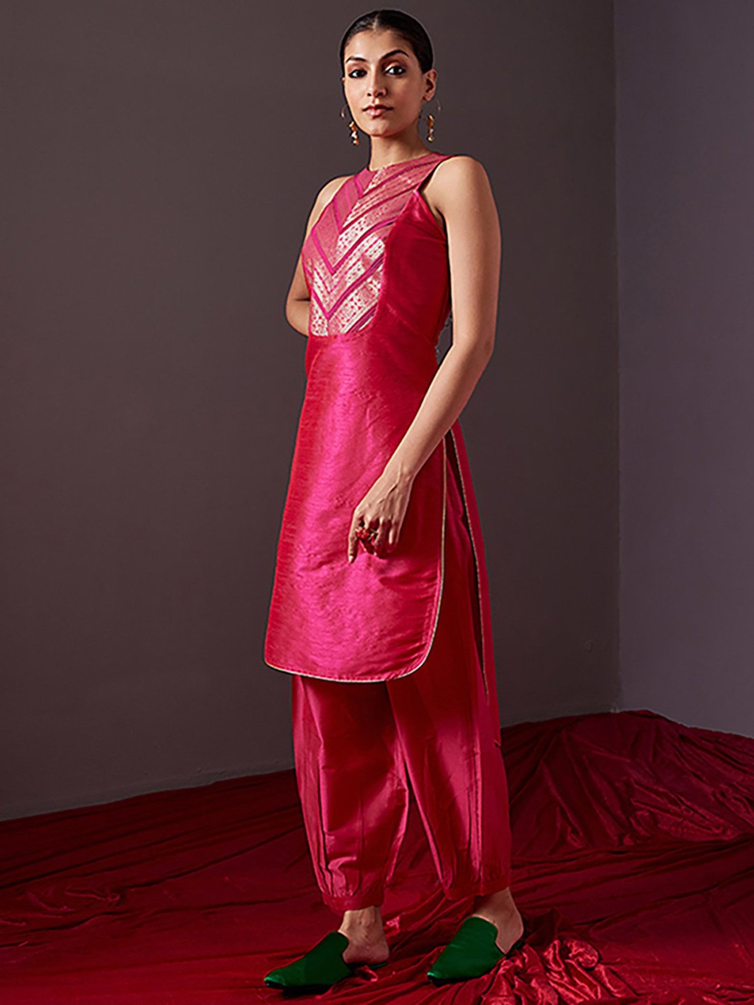 Abhishti Pink Zari Work Straight Kurta
