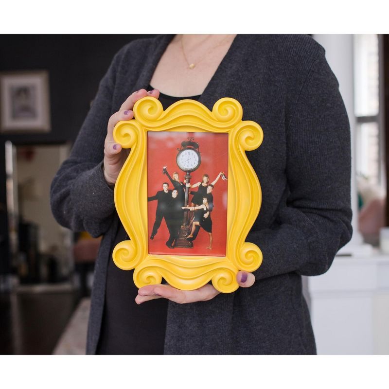 Robe Factory LLC Friends Yellow Door Polyresin Photo Frame With Stand | 10 x 7.5 Inches