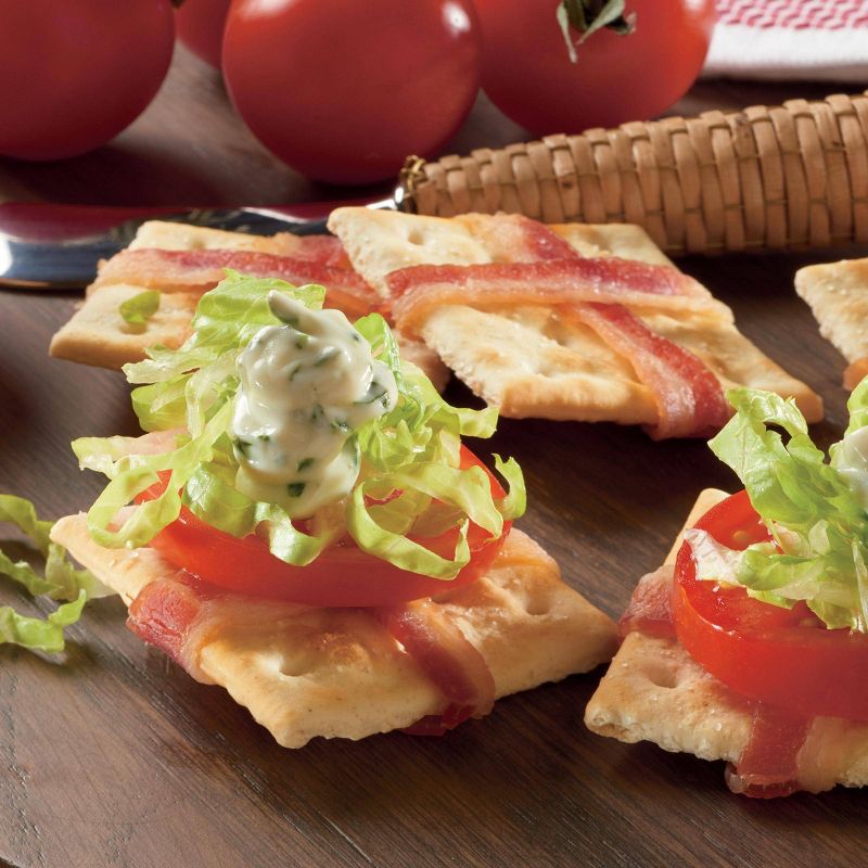 Premium Saltine Crackers, Original - 16oz