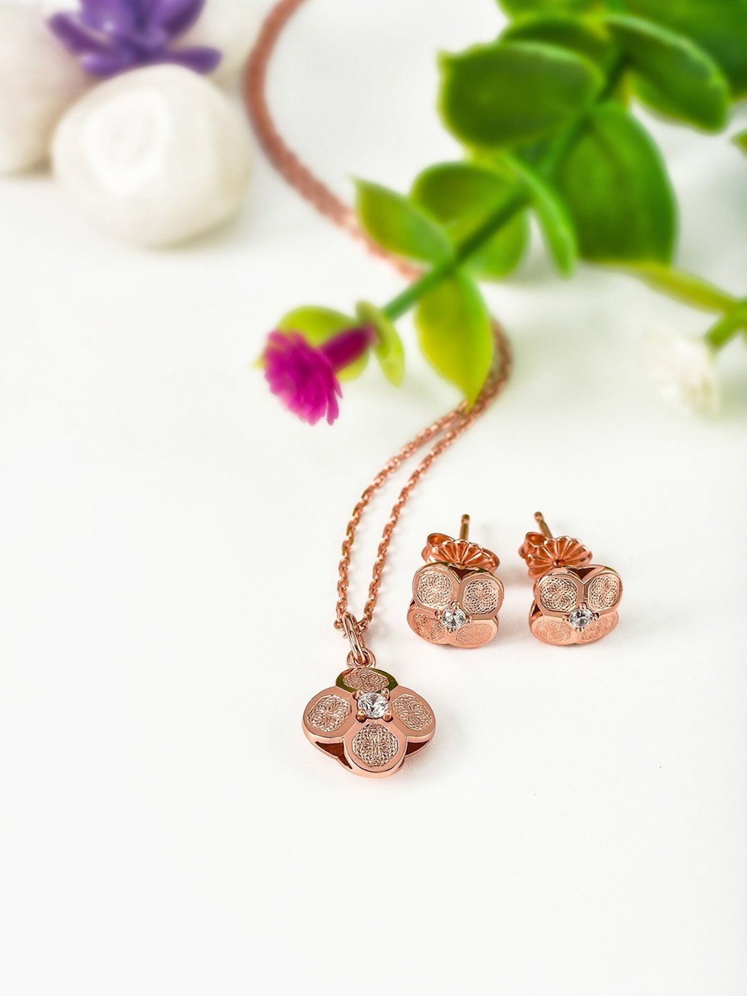 Zavya 92.5 Sterling Silver Pearlescent Elegance Pendant with Chain for Women