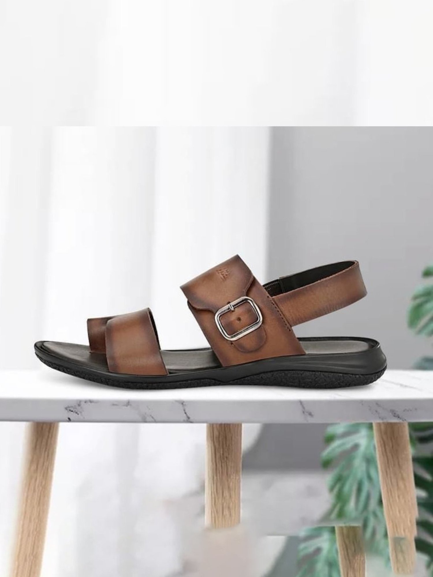 Hitz Men's Tan Cross Strap Sandals