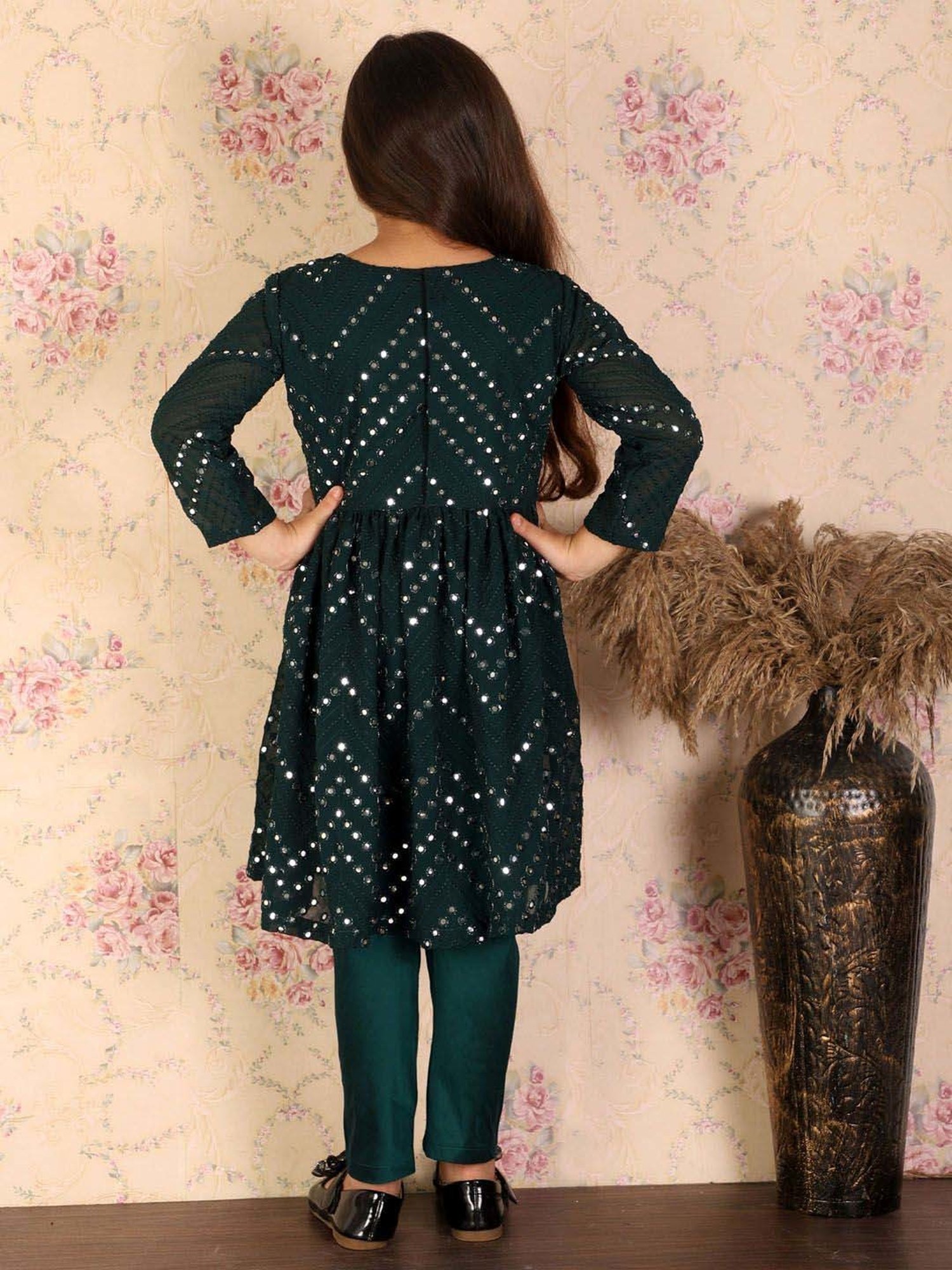 VASTRAMAY Girls Green Embroidery Clothing Sets
