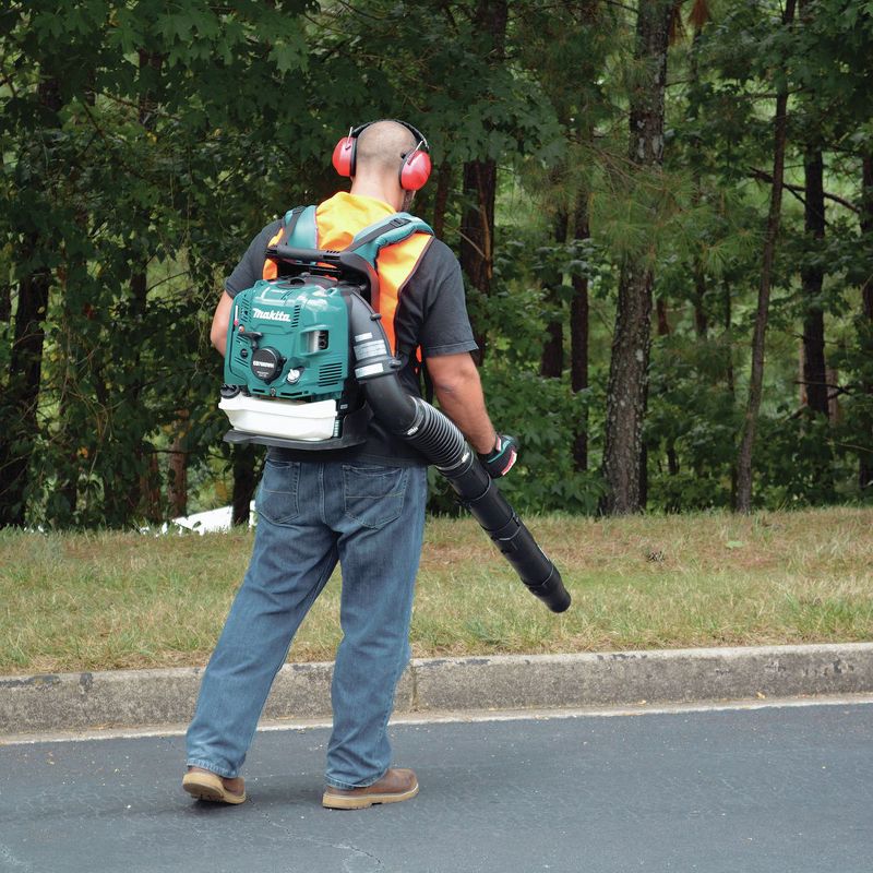 Black & Decker BV6000 12 Amp High Performance Two Speed Handheld Electric Mulcher Blower Vac