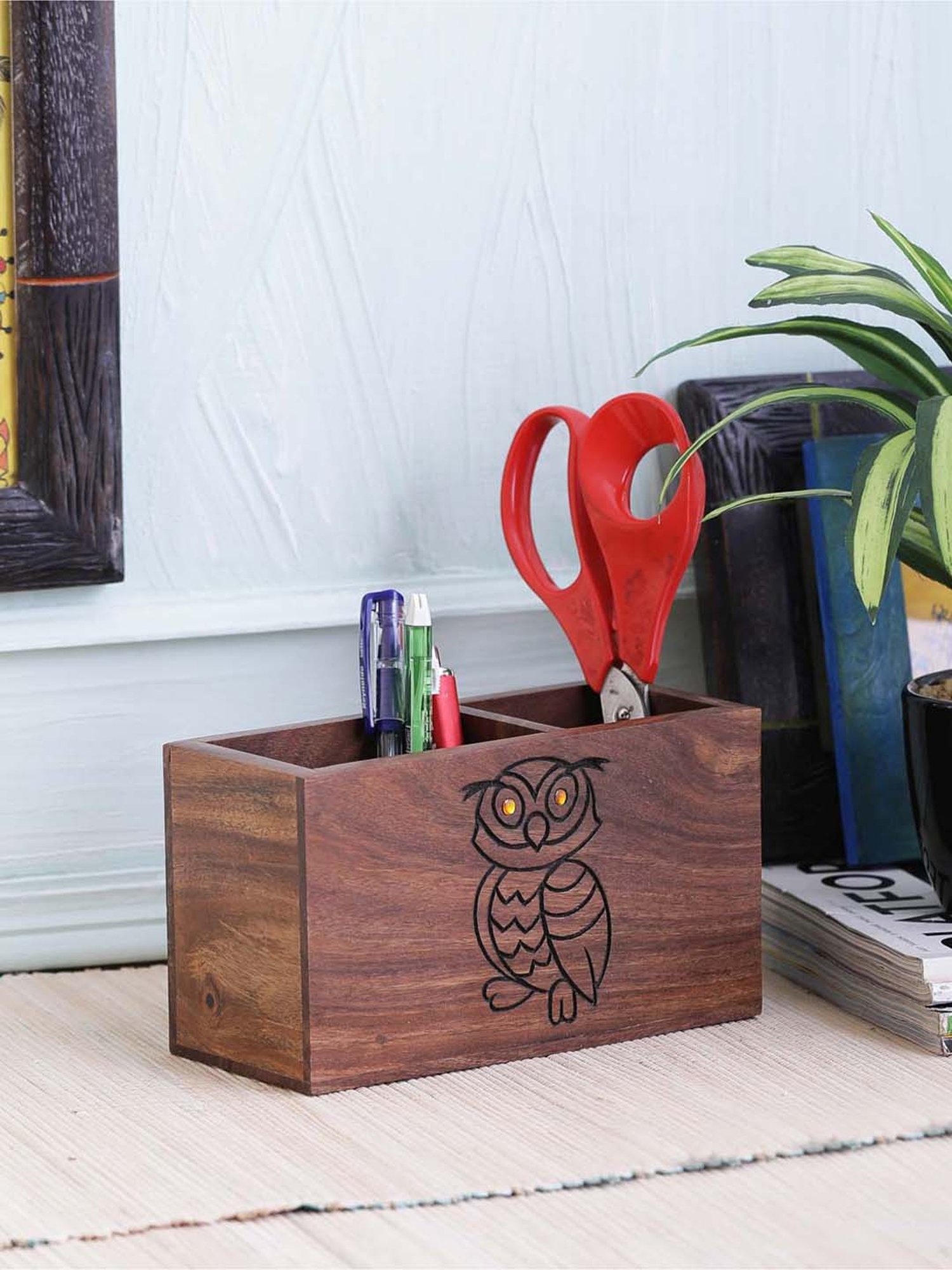 VarEesha Dark Brown Sheesham Wood Wise Owl Penstand - Set of 1