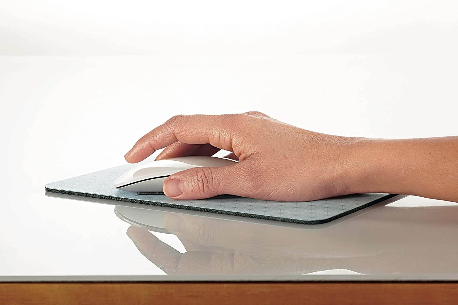 3M Precise Mouse Pad Enhances the Precision of Optical Mice at Fast Speeds and Extends the Battery Life of Wireless Mice up to fifty percent", 9 in x 8 in (MP114-BSD1)