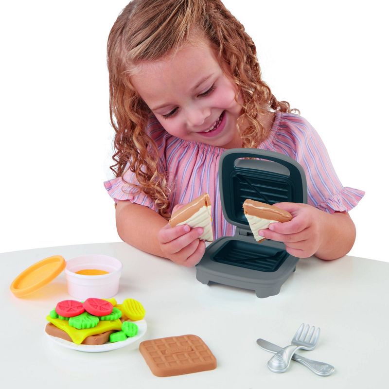 Play-Doh Kitchen Creations Cheesy Sandwich Playset