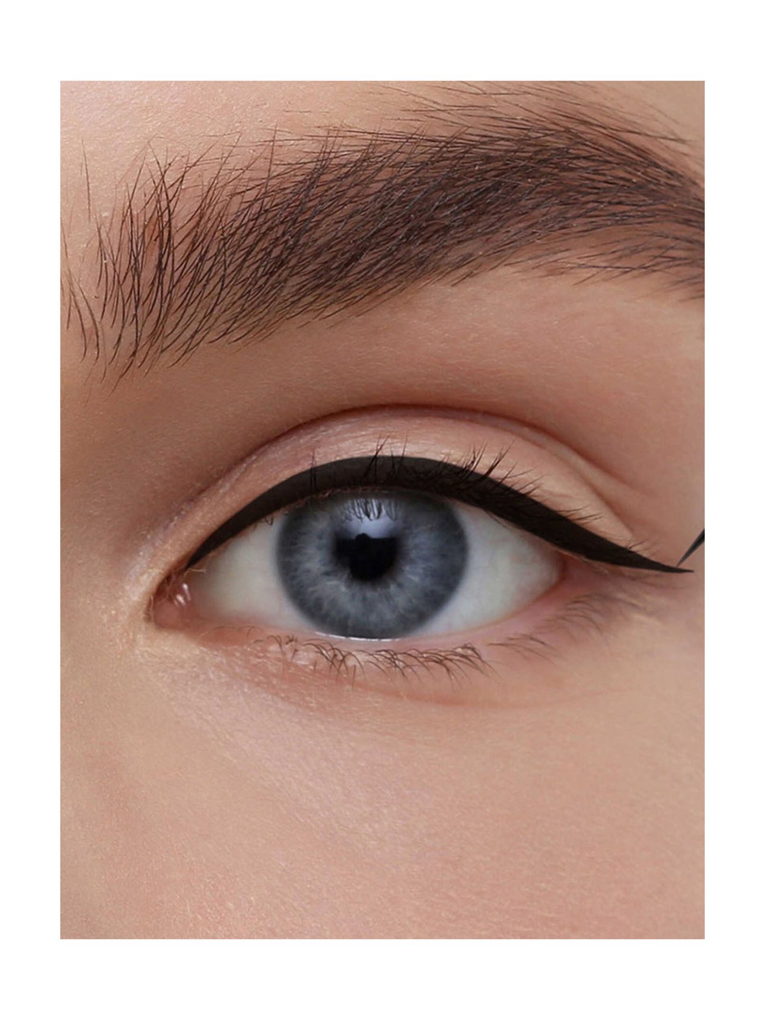 Lamel Professional Liquid Long-Lasting Eyeliner with Hard Brush 01 Black - 3.5 gm