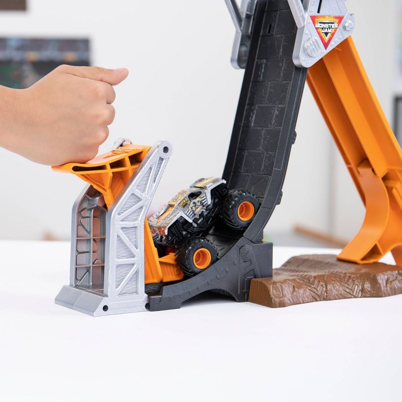 Monster Jam 1: 64 Basic Stunt Playsets - Max D Break Free