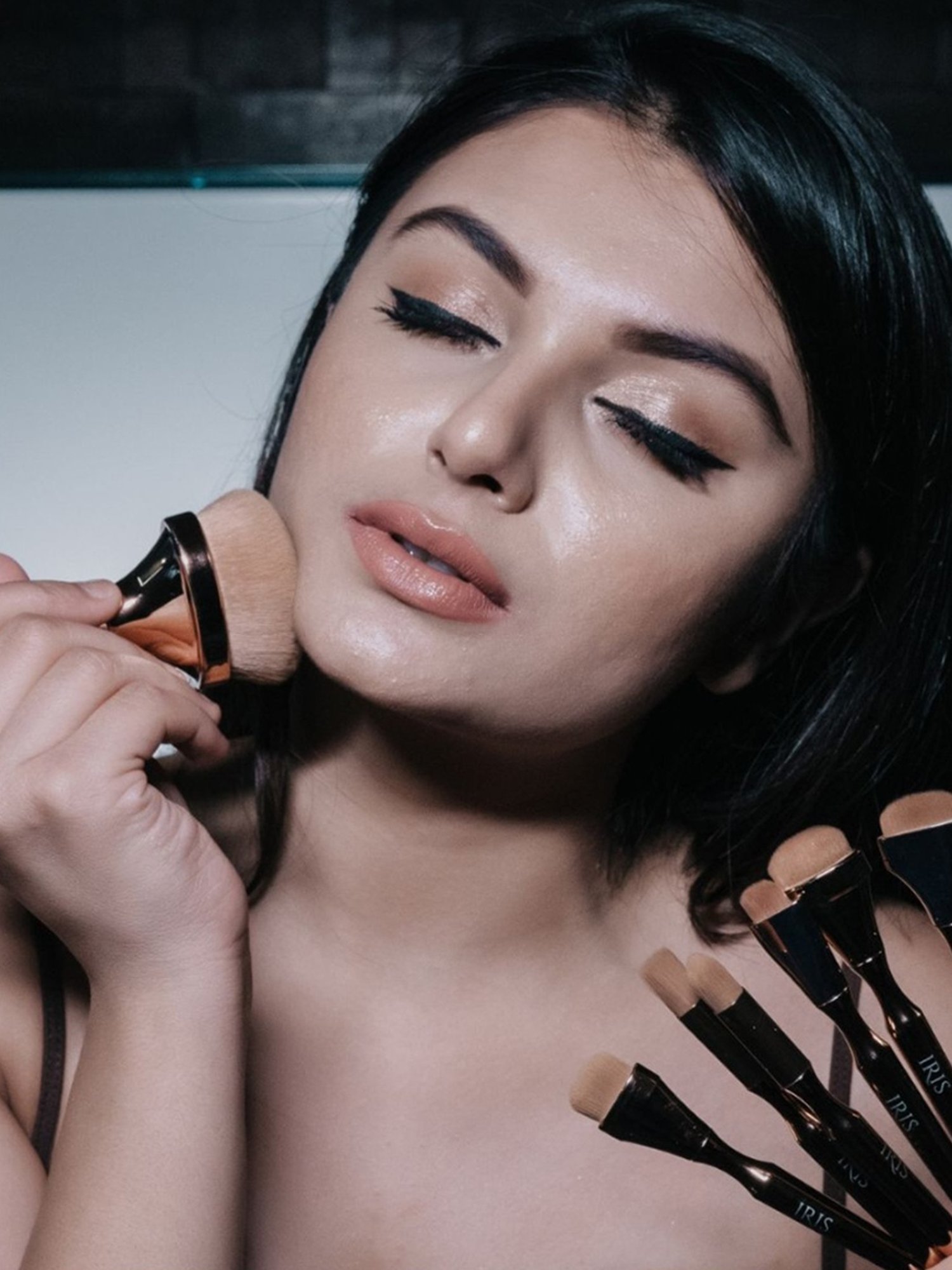 Iris Cosmetics Luminous HD Foundation Brush