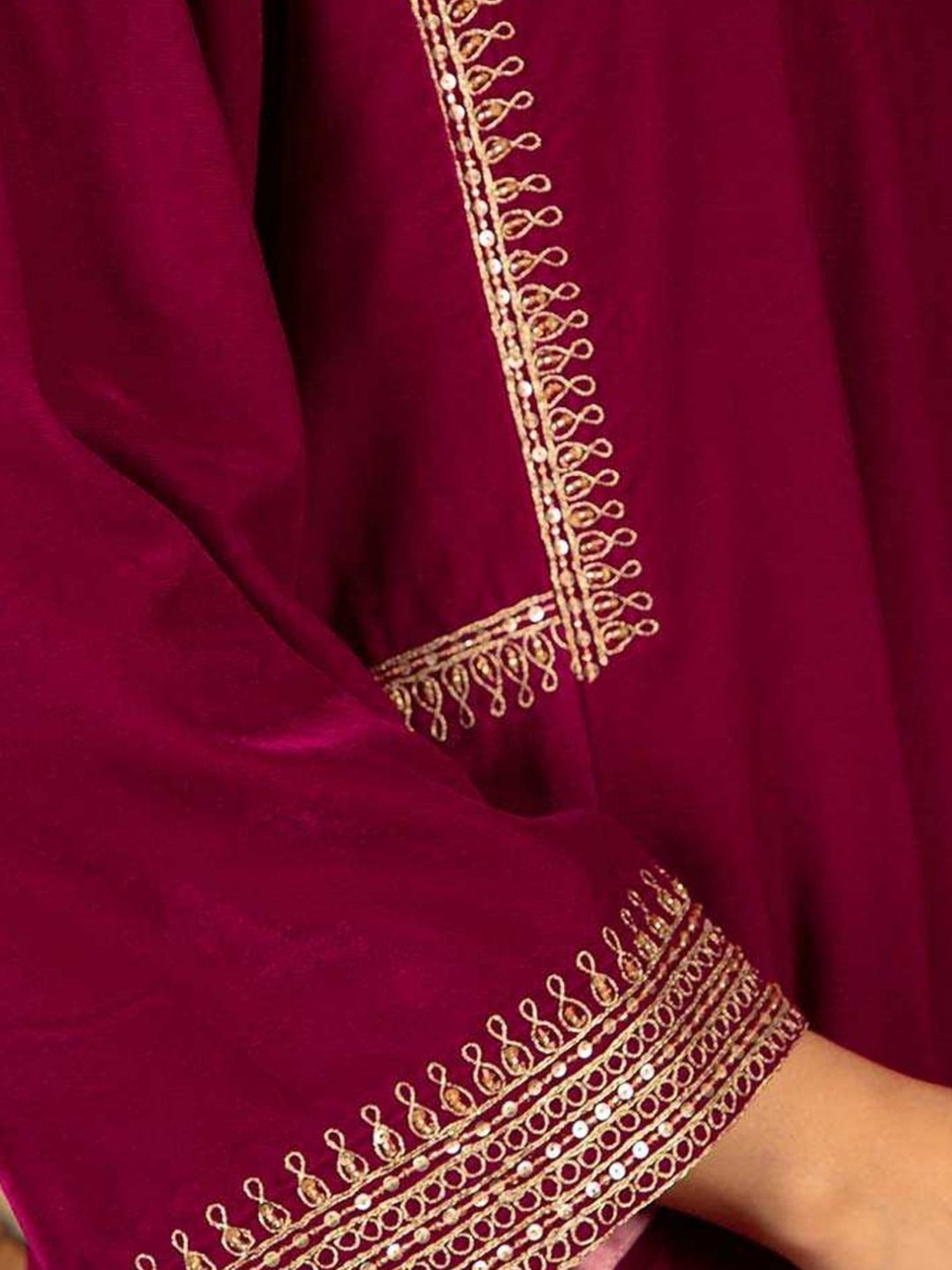 Priya Chaudhary Magenta Naaz Embroidred Silk Velvet Kurta