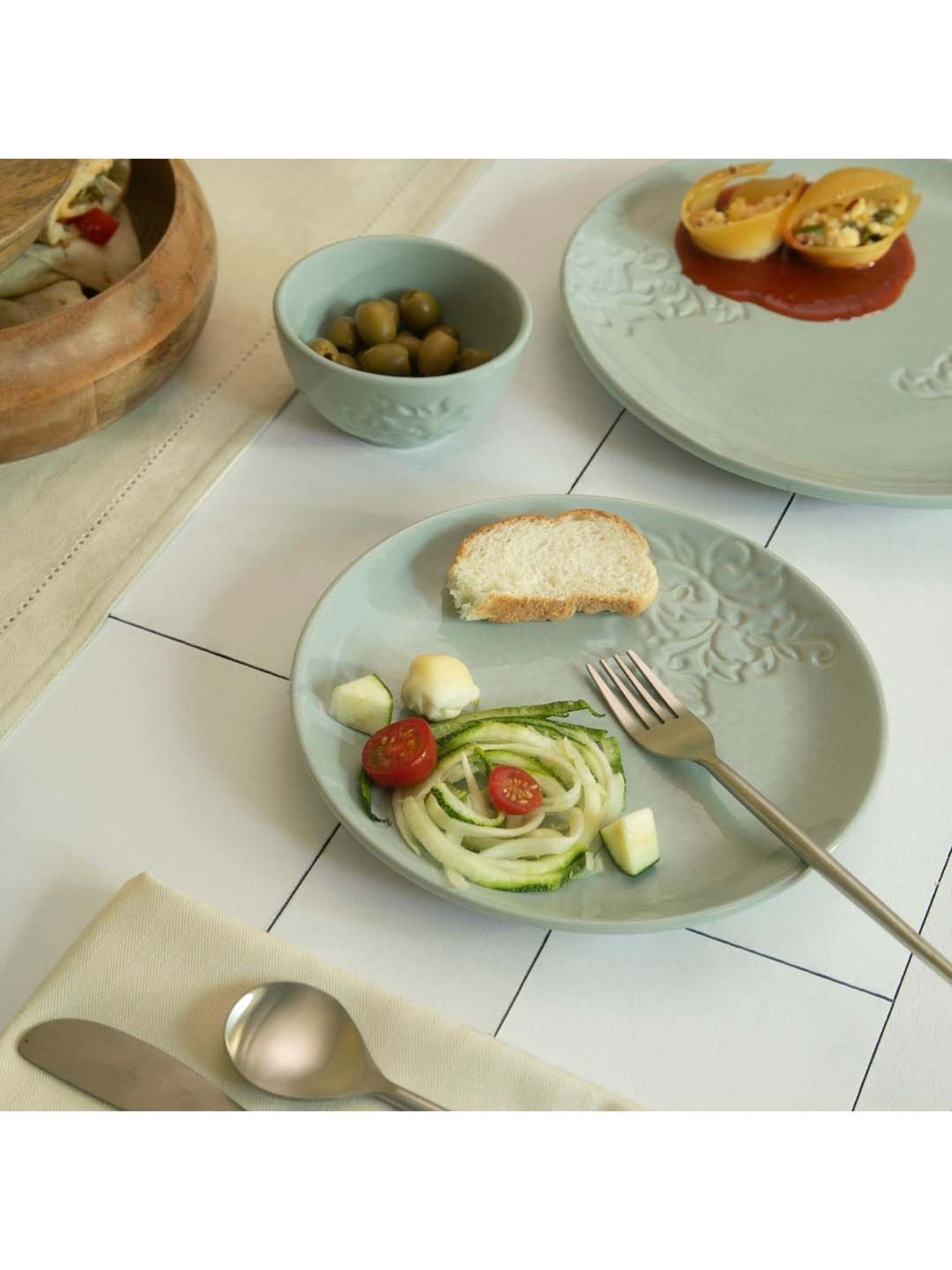 Ellementry 'Upper Crust' Grey Ceramic Side Plate - Set of 1