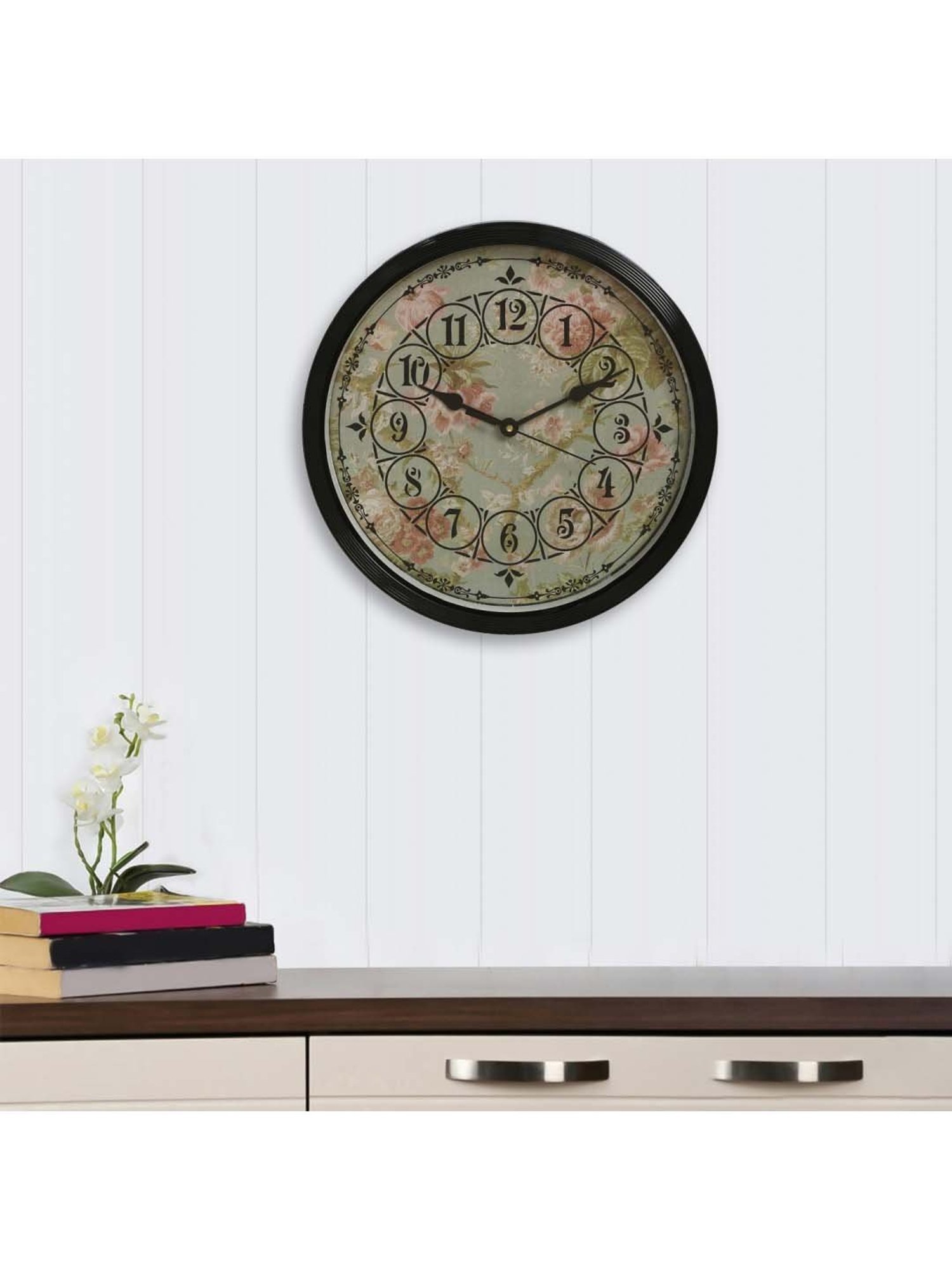 eCraftIndia Designer Round Analog Black Wall Clock