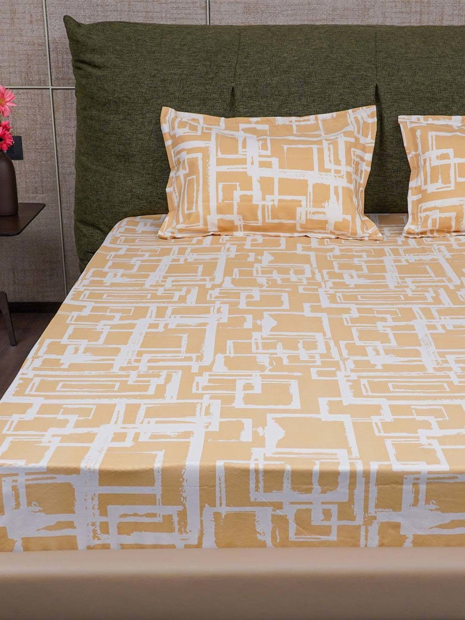 Urban Space Serene Brown Cotton 200 TC Queen Size Bedsheet With Pillow Covers