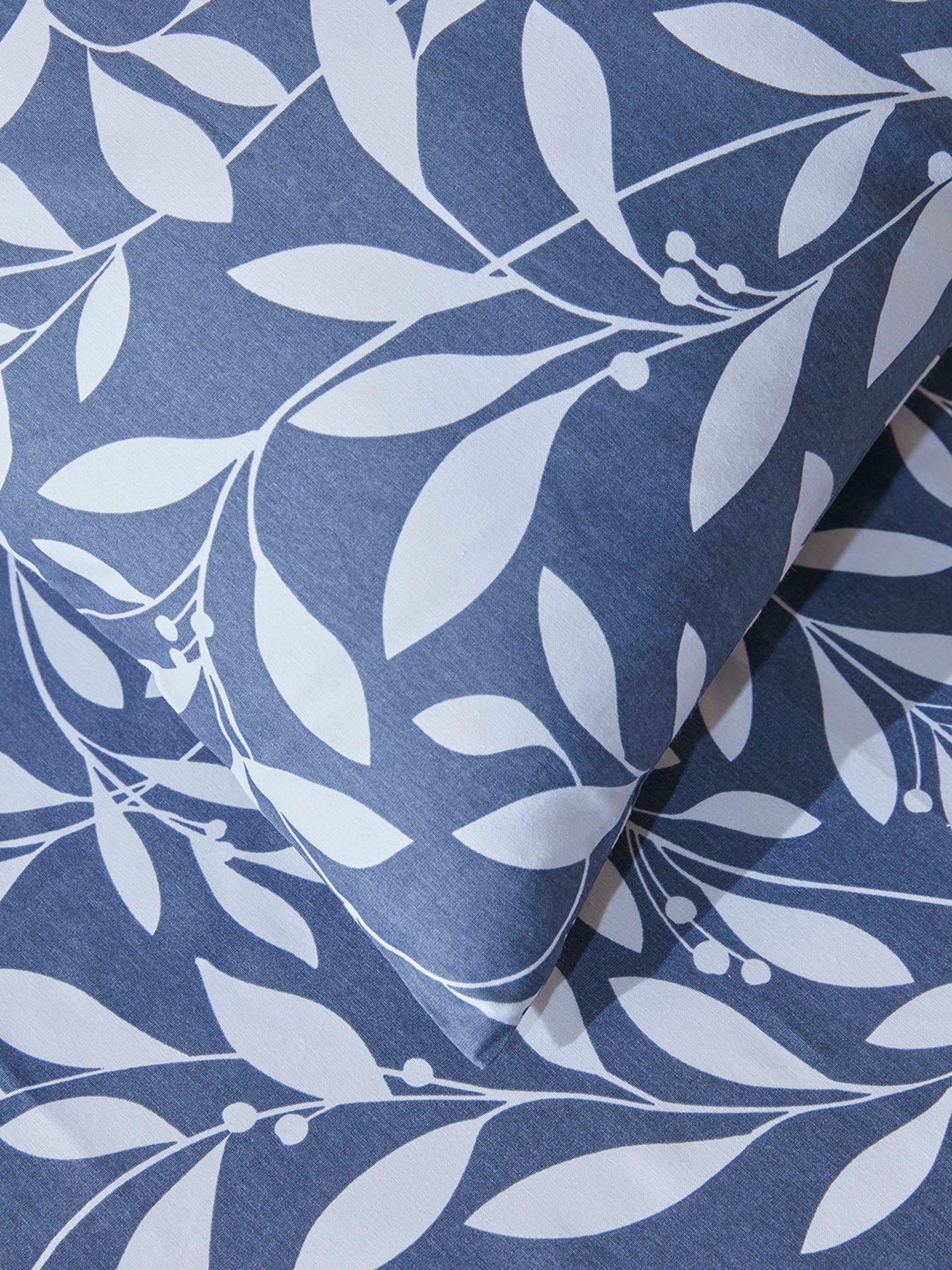 Westside Home Dark Blue Leaf Single Bed Flat Sheet and Pillowcase Set