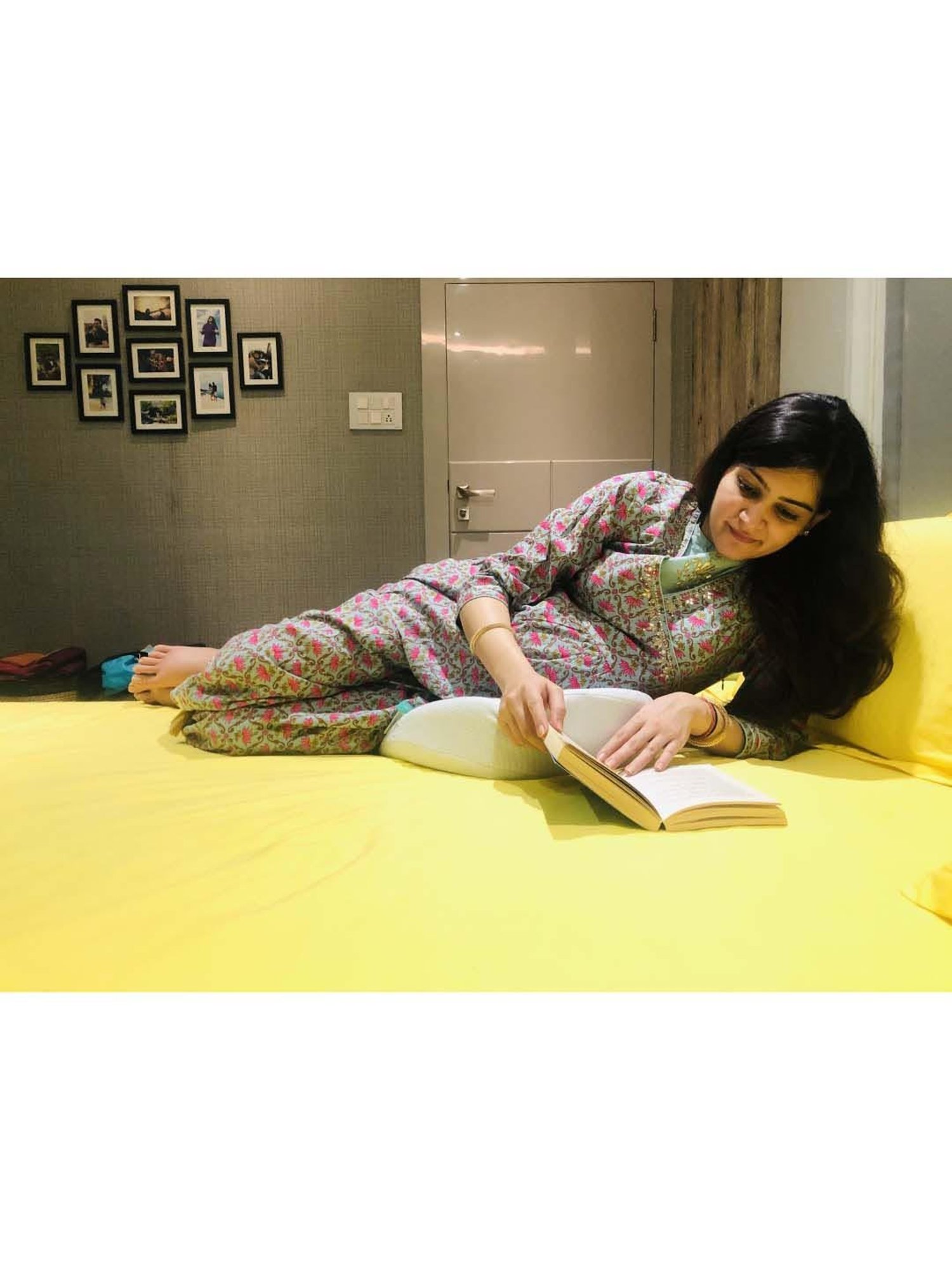 The White Willow White C-Shaped Maternity Pillow - Set of 1