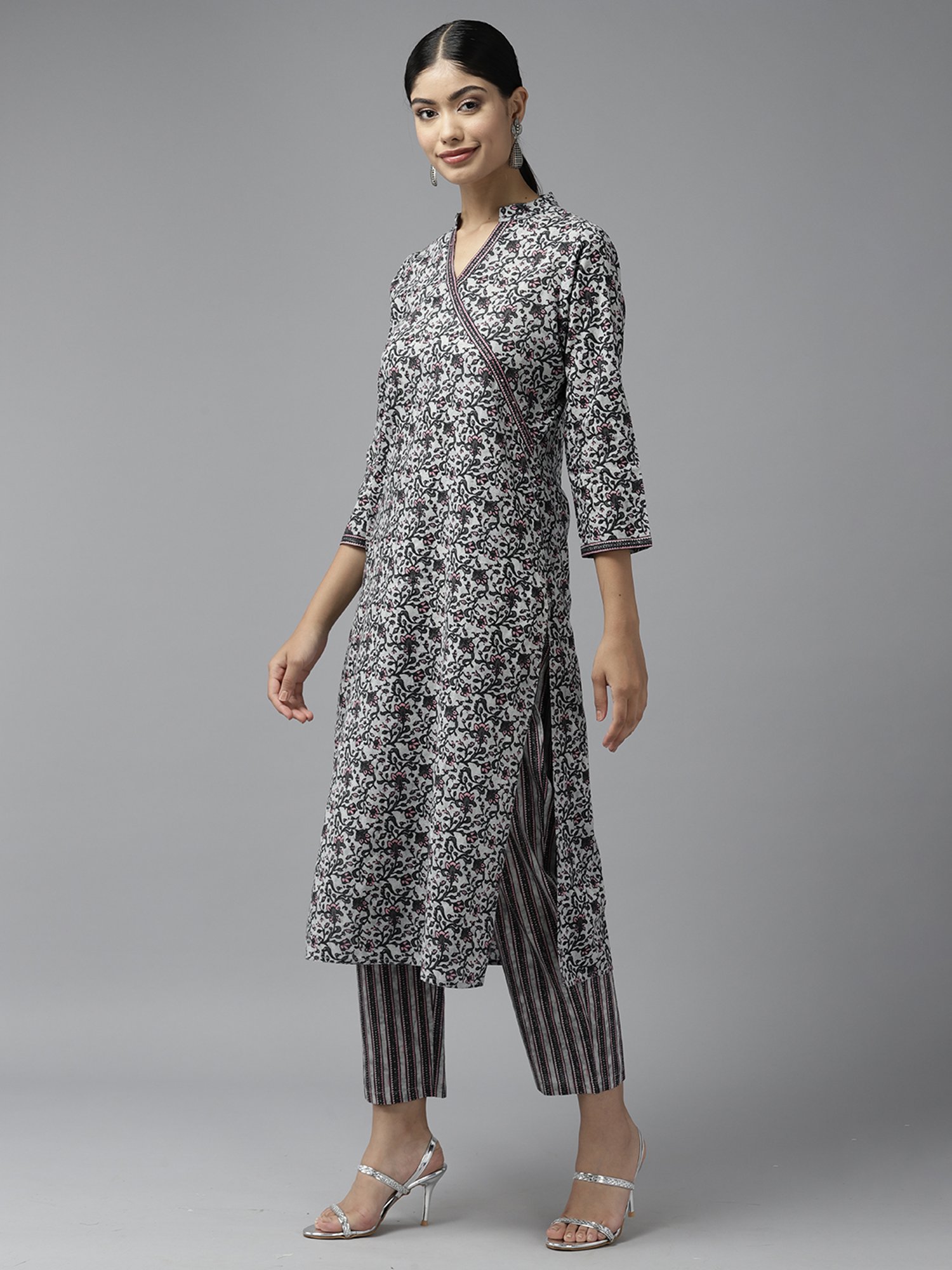 Prakrti Grey Cotton Printed Kurta With Pant & Dupatta