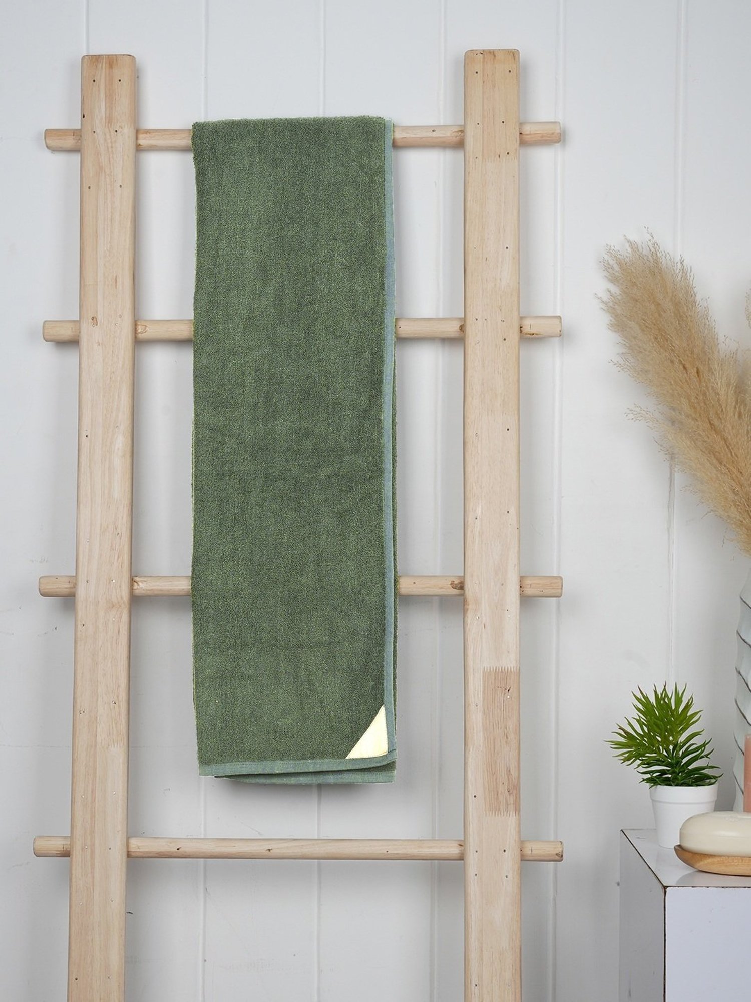 Doctor Towels Bamboo X Cotton Embellished Green 650 GSM Viscose Bath Towel