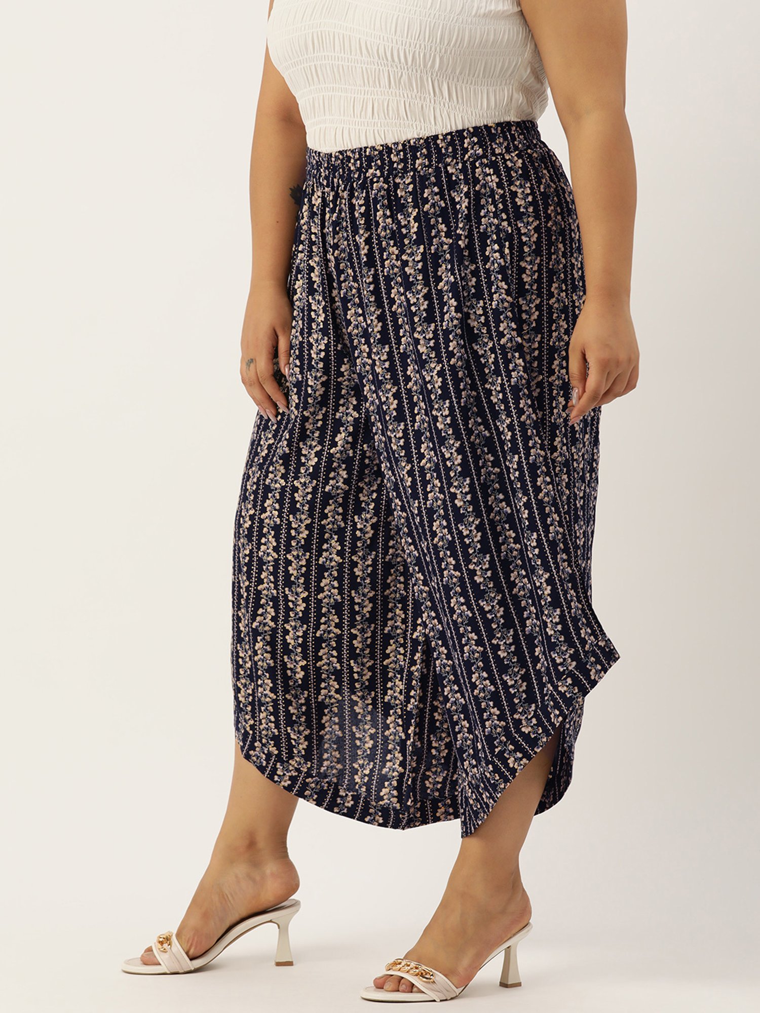 theRebelinme Navy Floral Print Relaxed Fit High Rise Plus Size Culottes