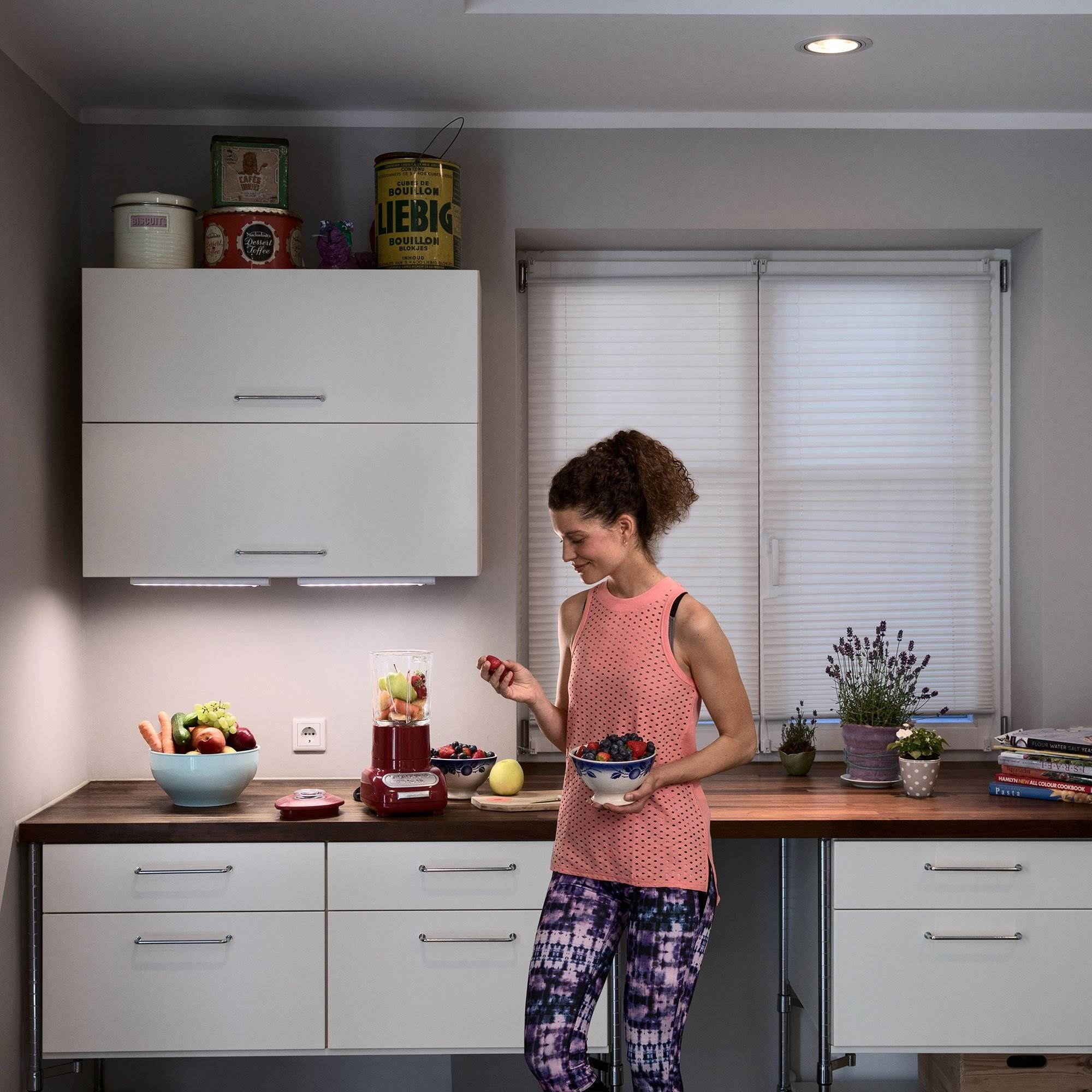 Sylvania Lightify LED Smart Connection Light Gateway and A19 Bulb Kit  (8 Pack)