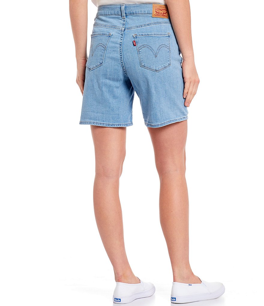 Levi's&reg; Global Classic Mid Length Shorts