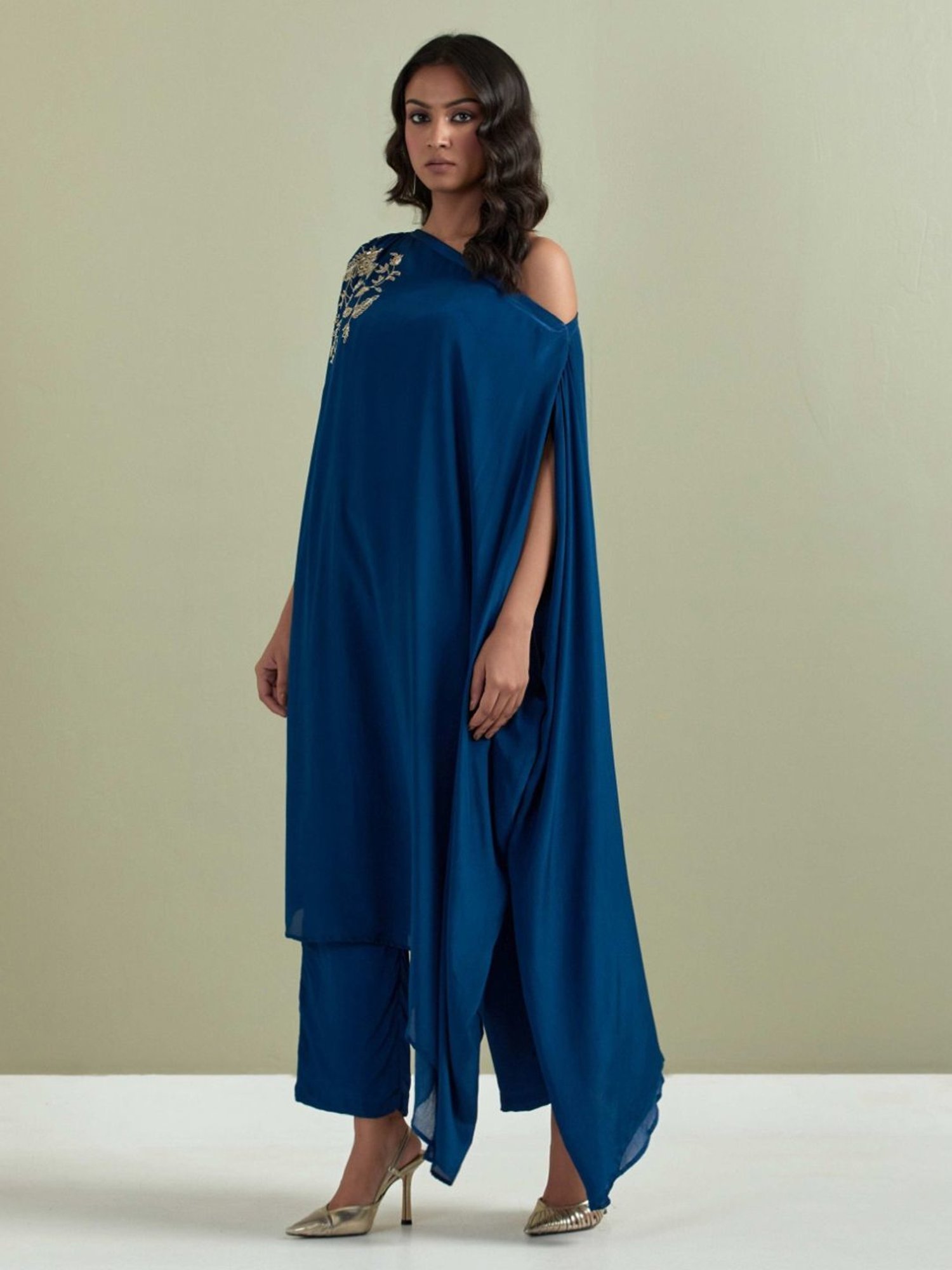 Priya Chaudhary Blue Saranya Embroidered Crepe Kurta