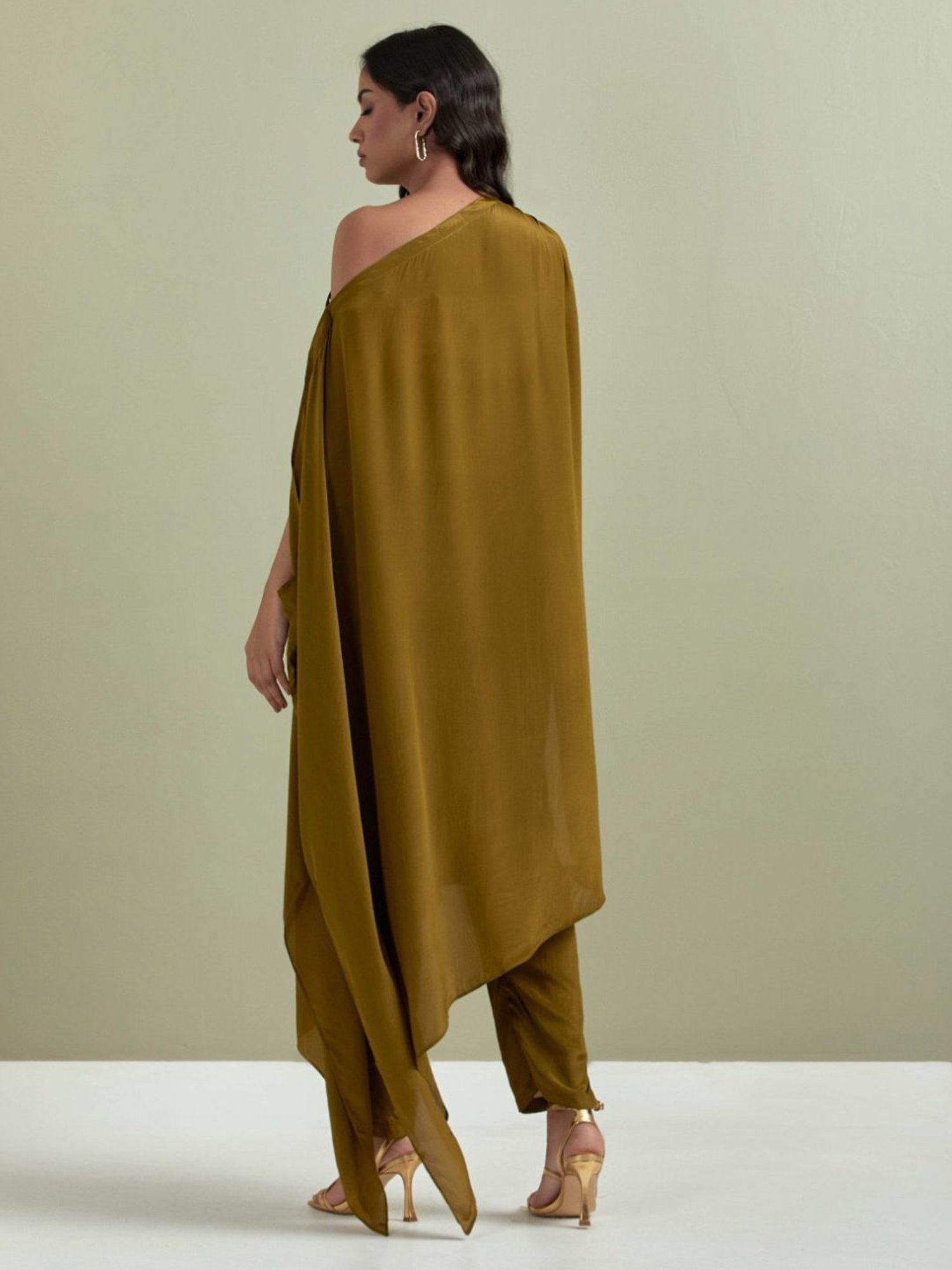 Priya Chaudhary Brown Saranya Embroidered Crepe Kurta