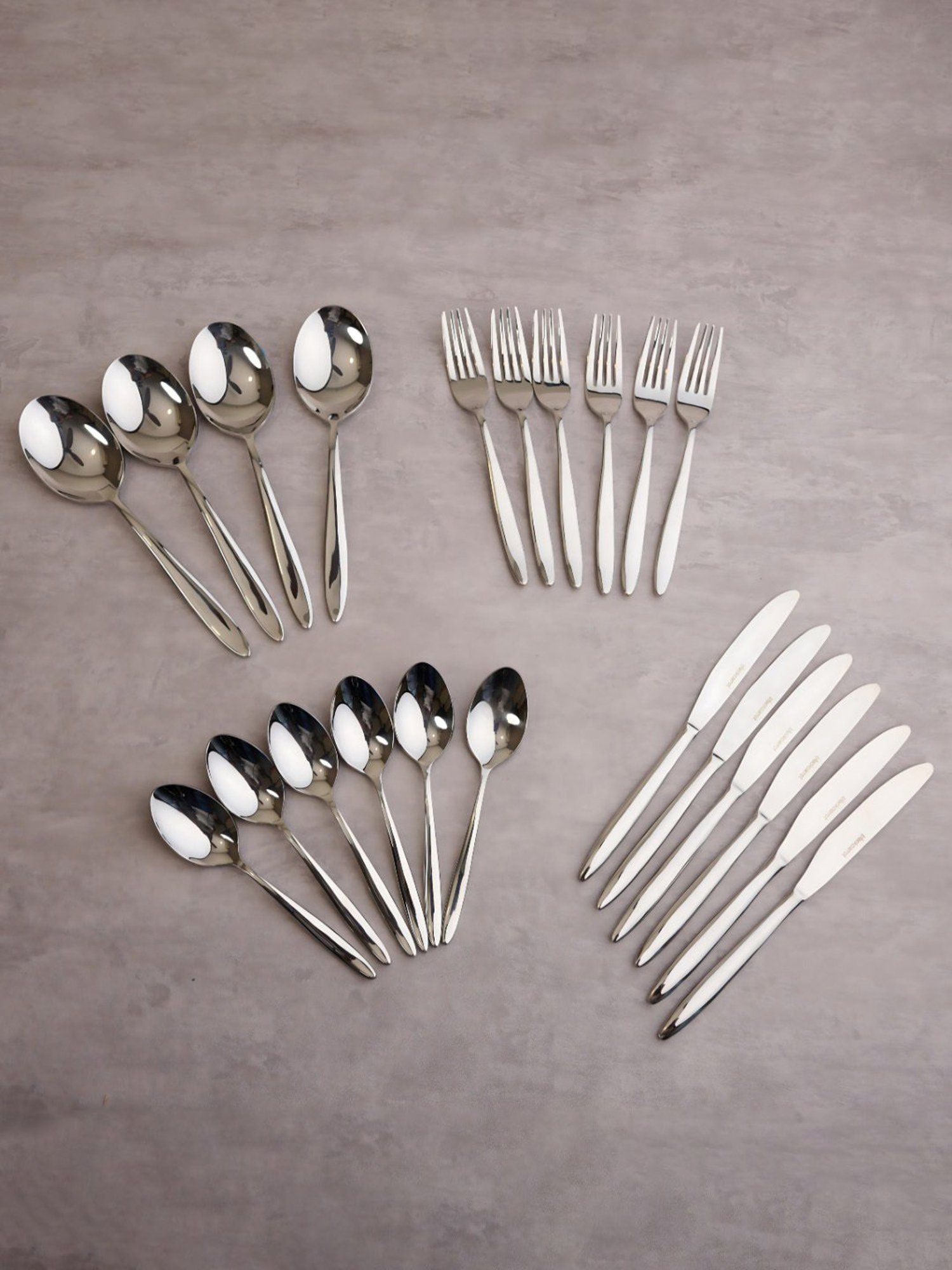 BlackCarrot 22 Pcs Stainless Steel Cutlery Set