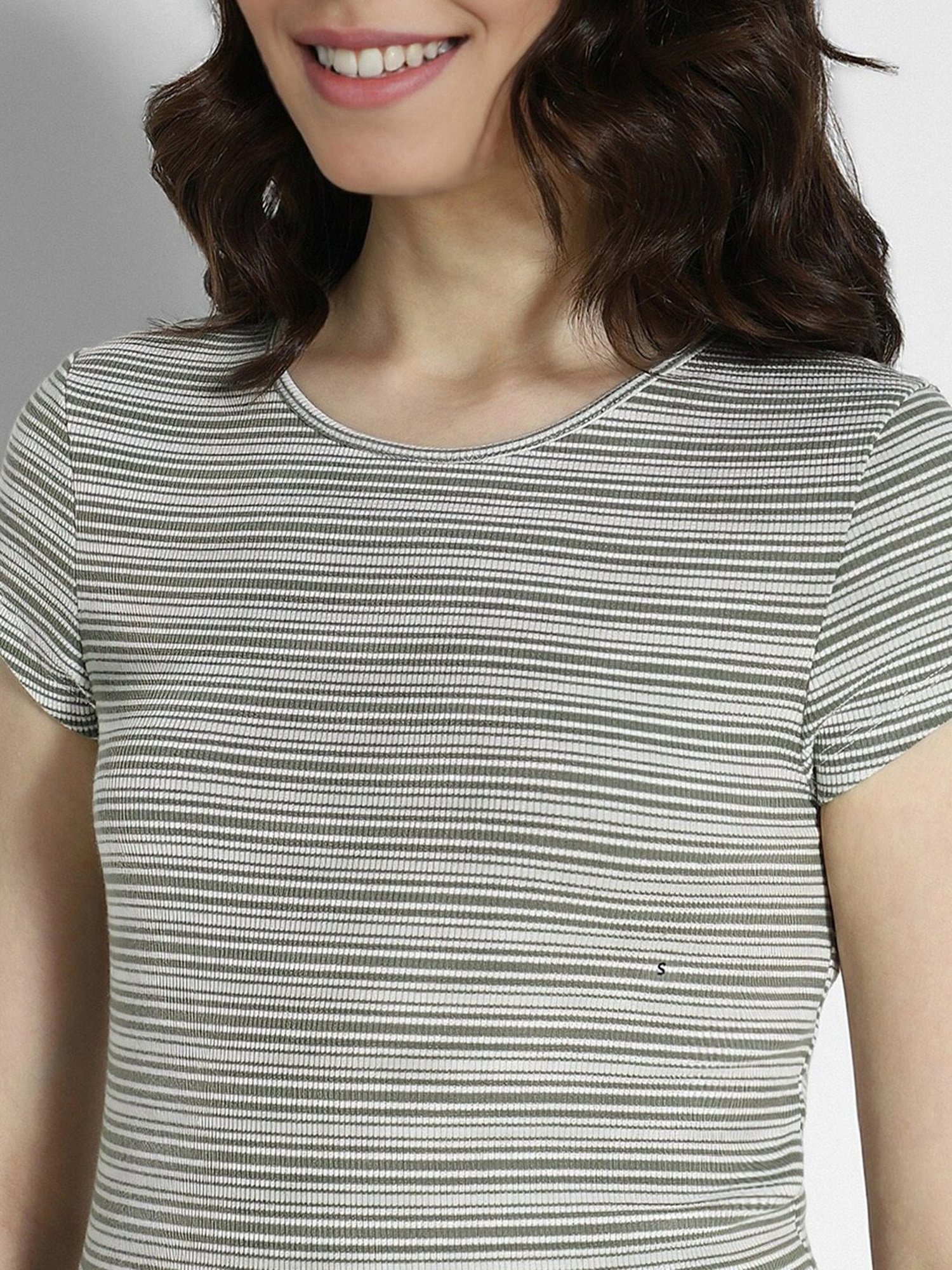 American Eagle Outfitters Green Regular Fit T-Shirt