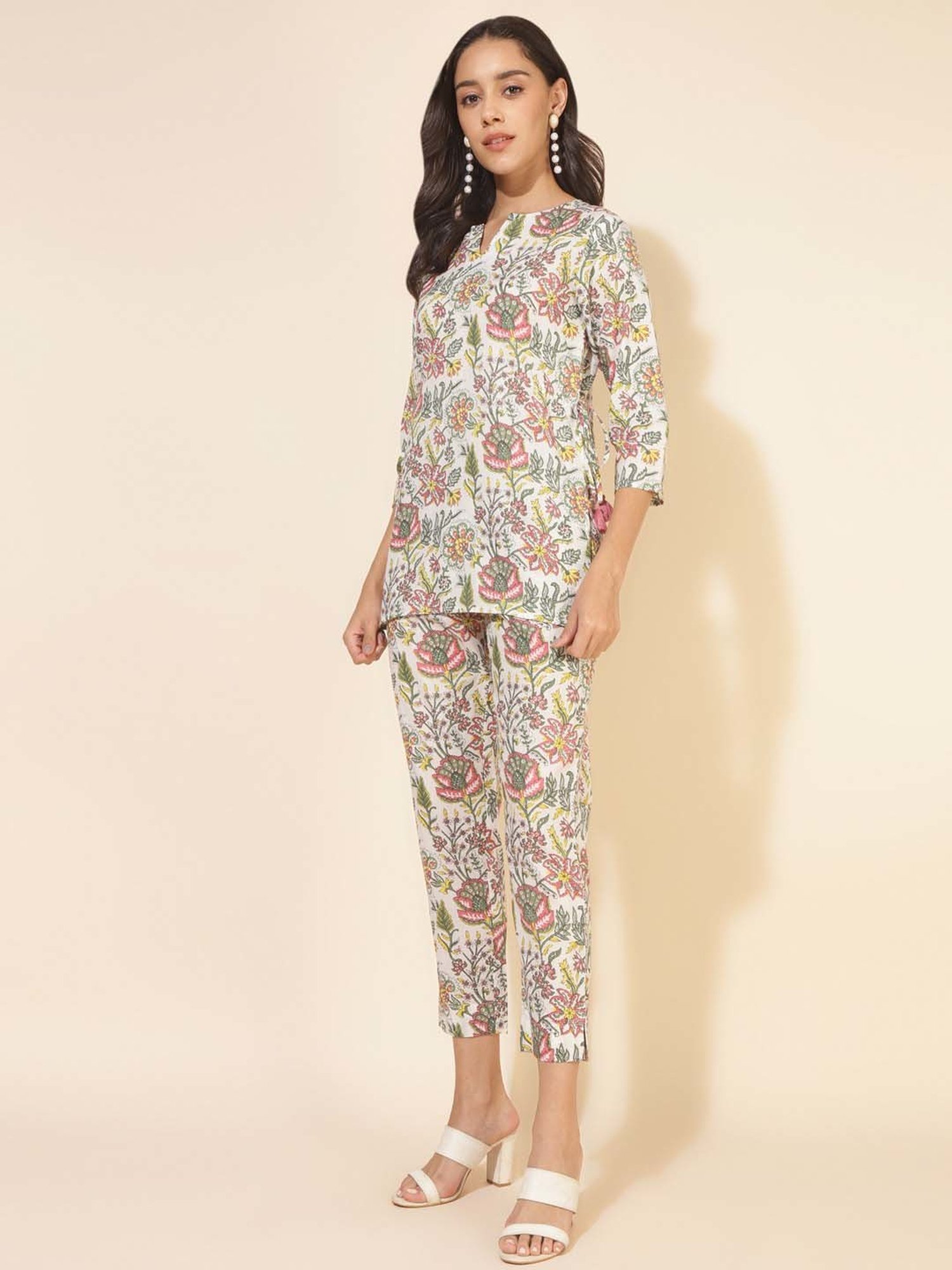 Janasya White Cotton Floral Print Kurti Pant Set