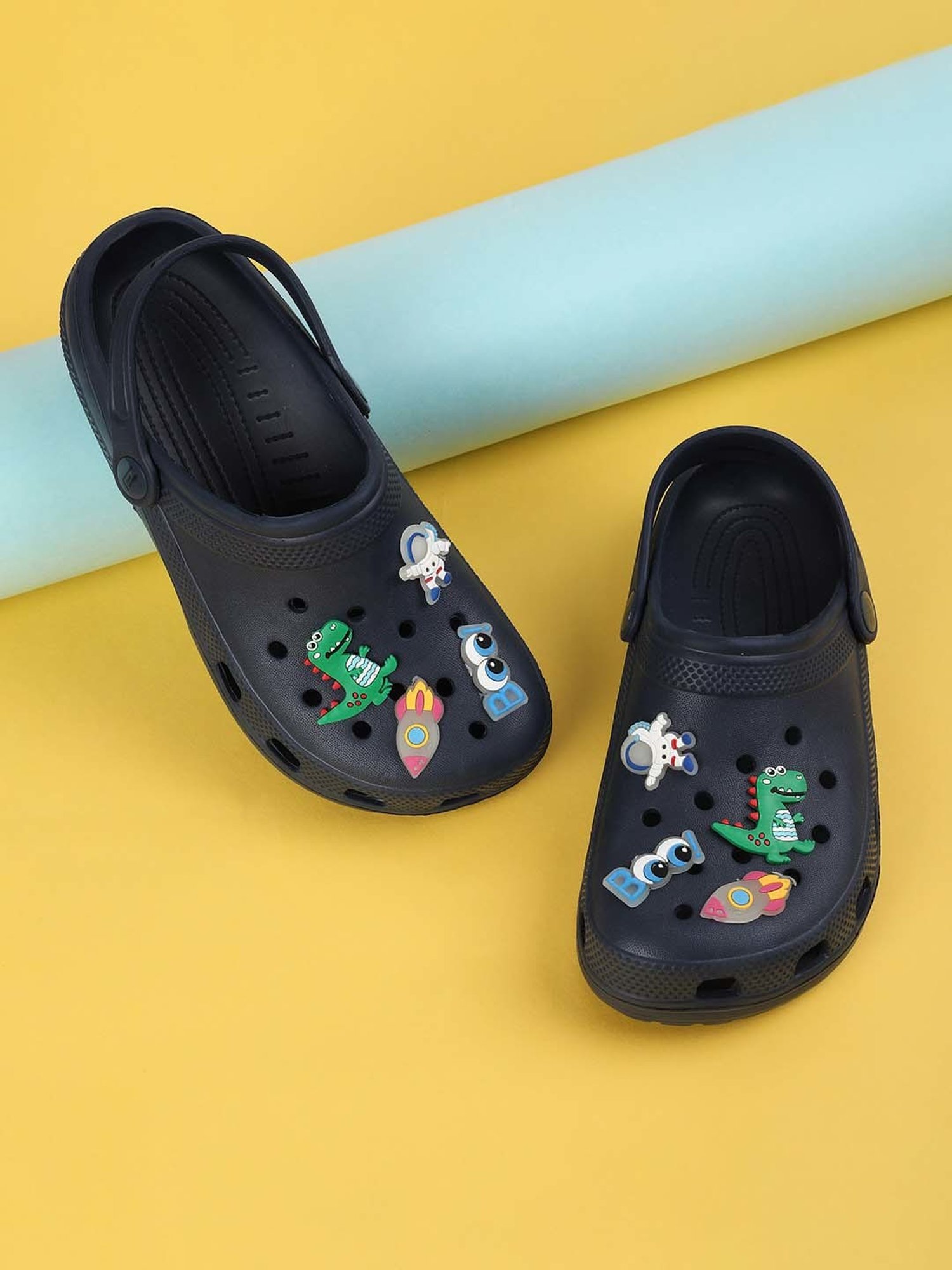 FAME FOREVER Kids Navy Back Strap Clogs