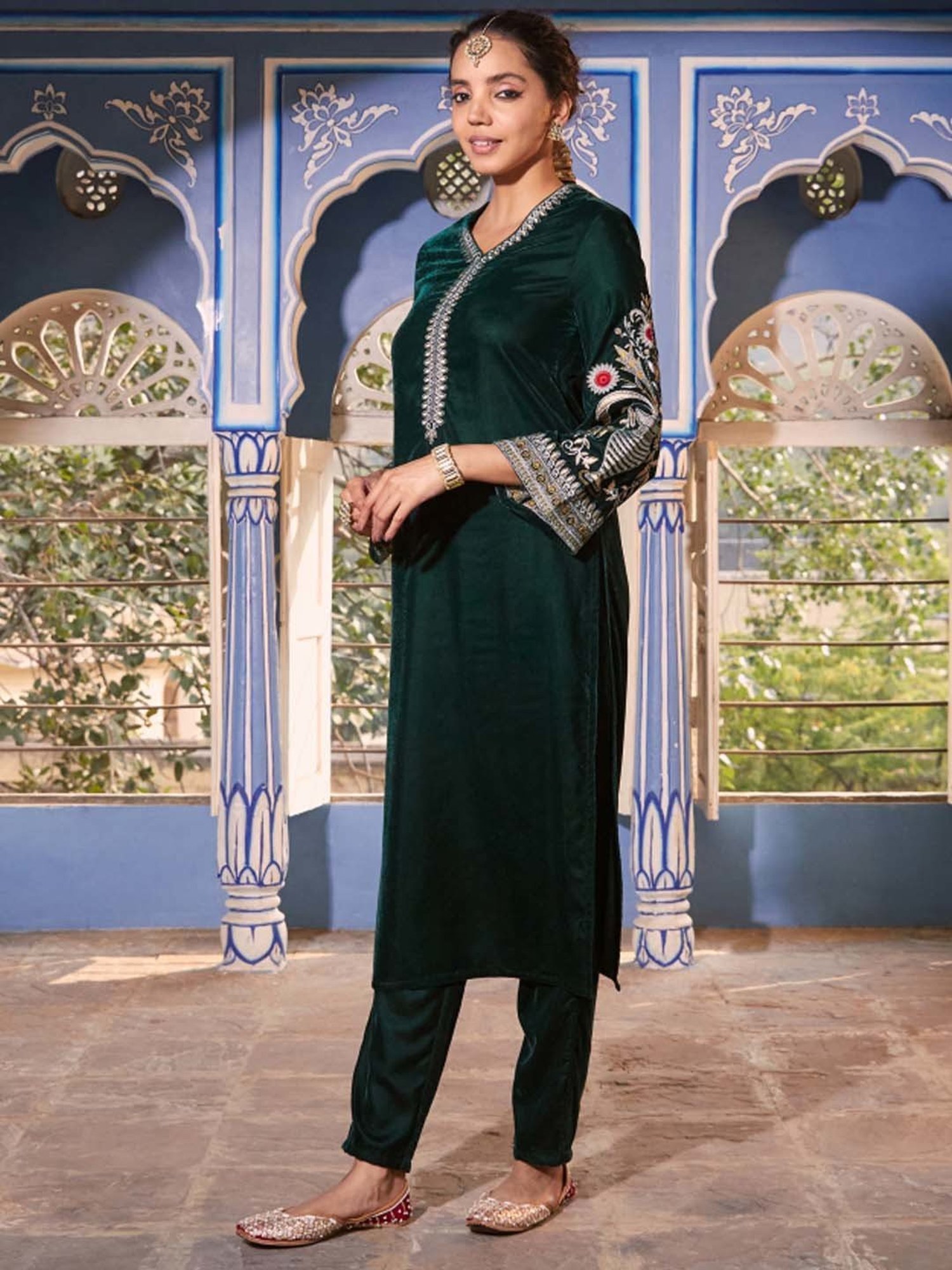 Rustorange Green Embroidered Straight Kurta