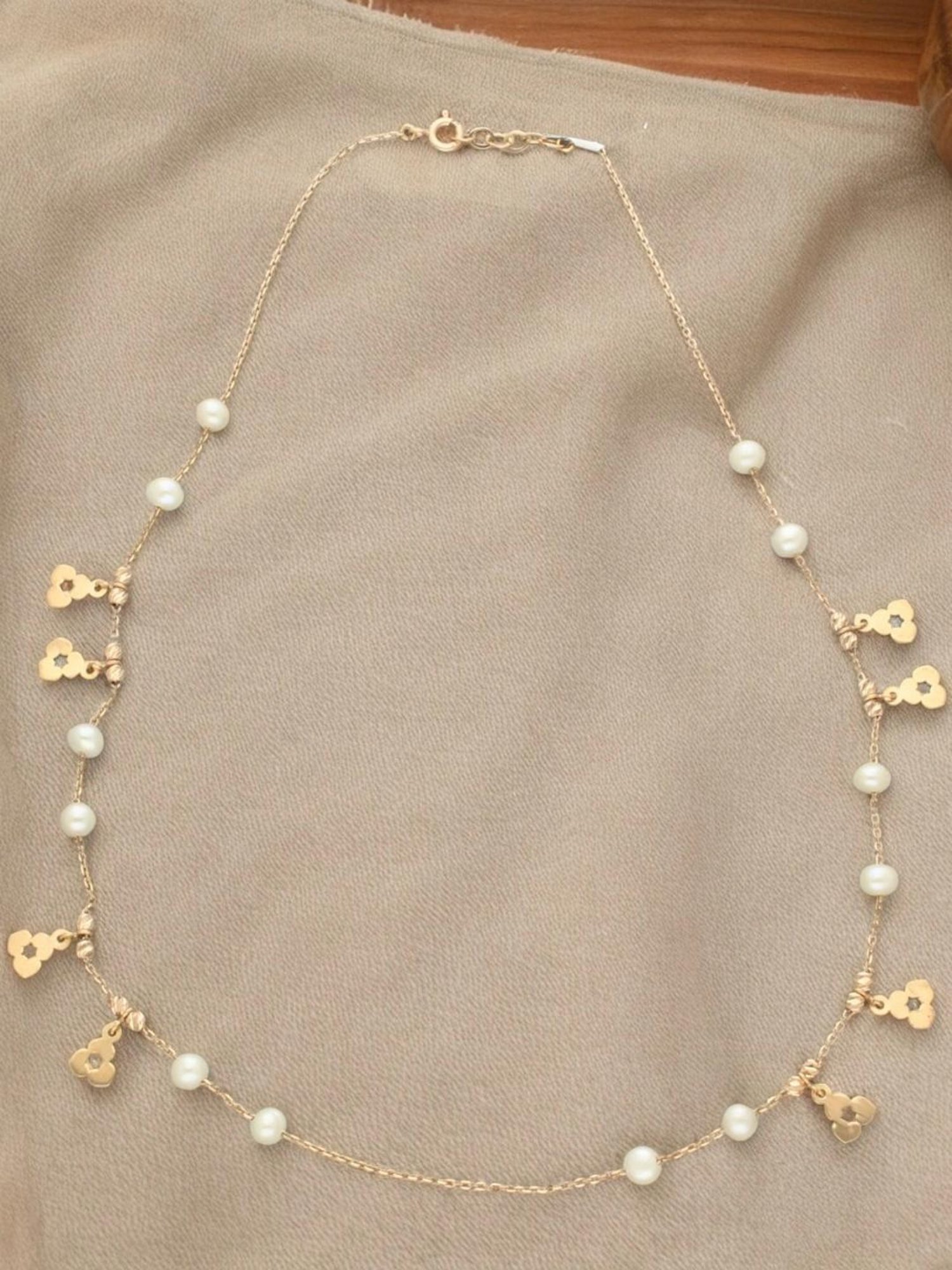 Sri Jagdamba Pearls 18k Qiya Designer Gold Chain