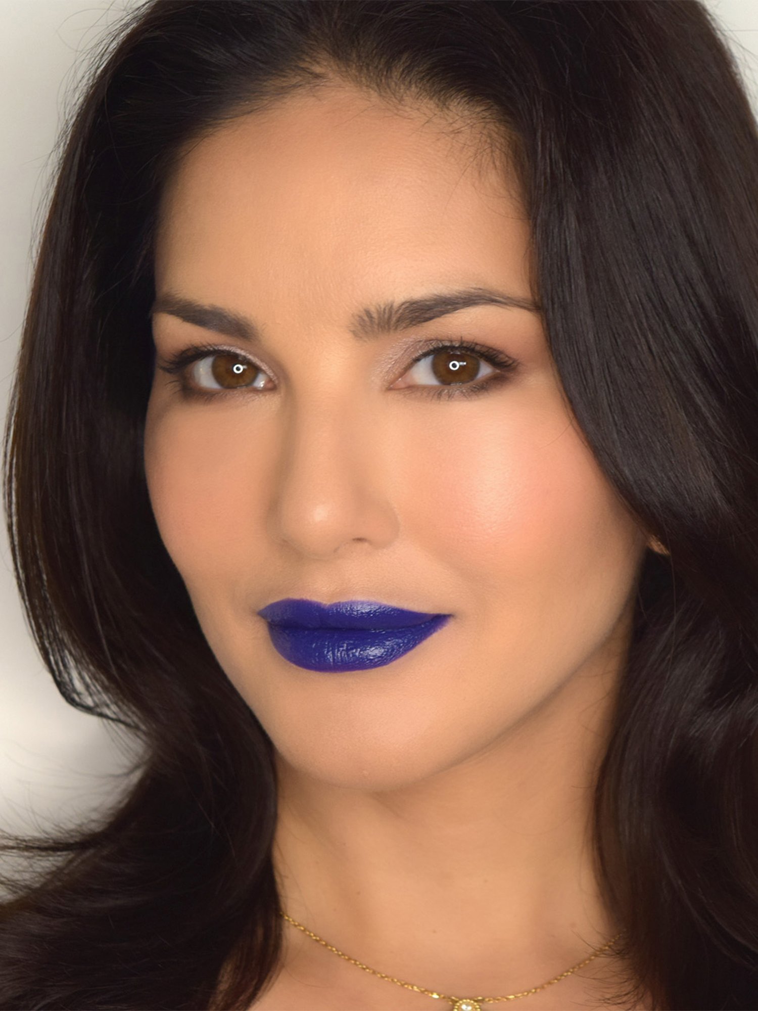 StarStruck By Sunny Leone Intense Matte Lipstick Sapphire - 4.2 gm
