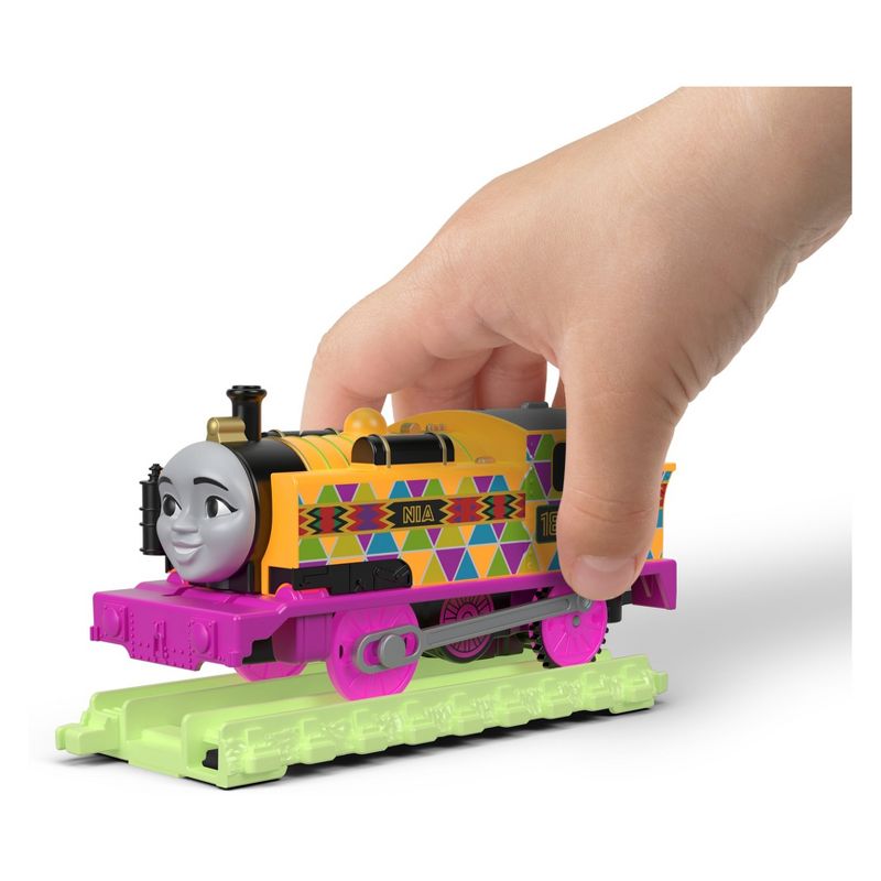 Thomas & Friends TrackMaster Hyper Glow Nia Engine