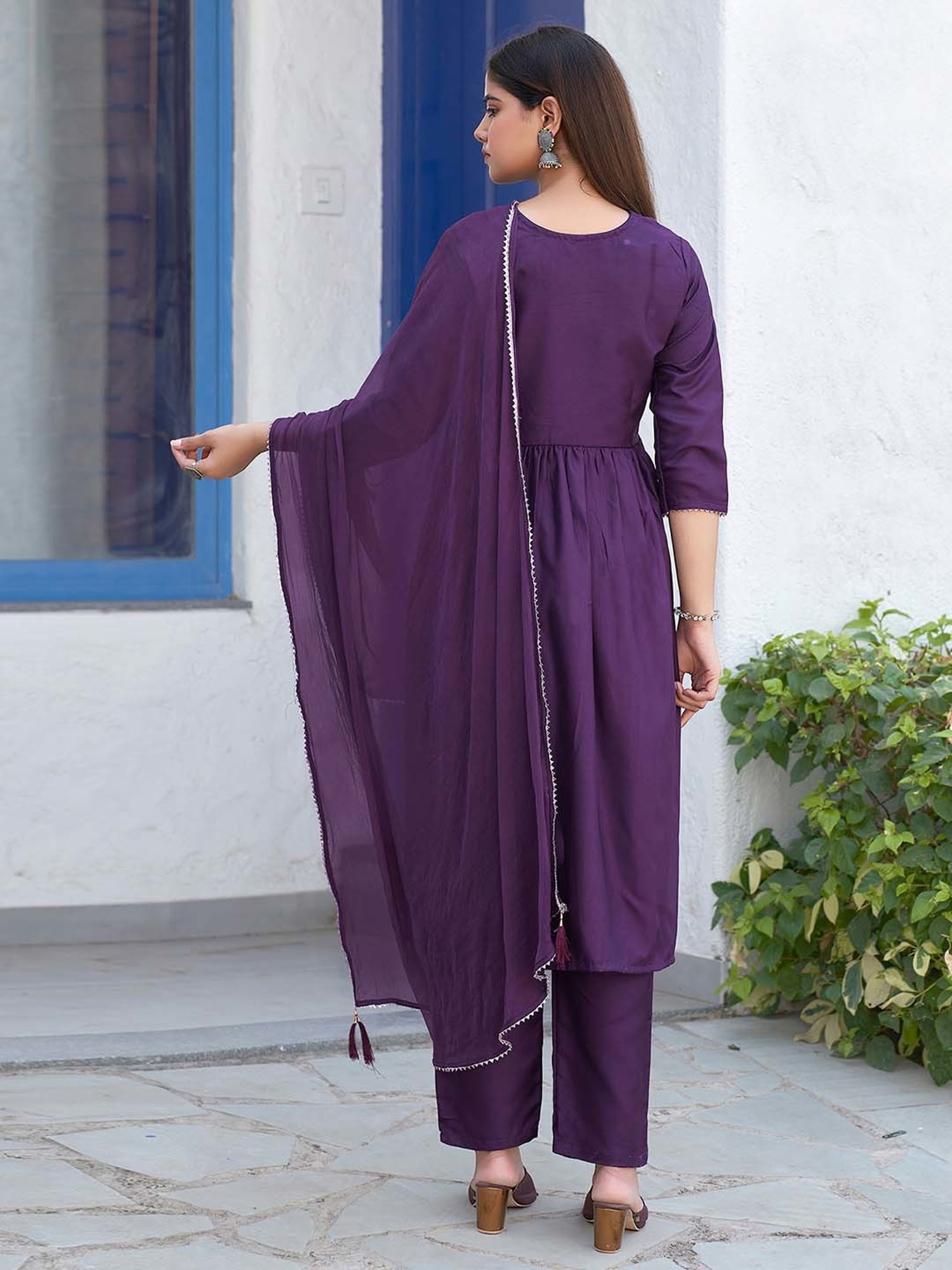 Skylee Purple Embroidered Kurta With Pant & Dupatta