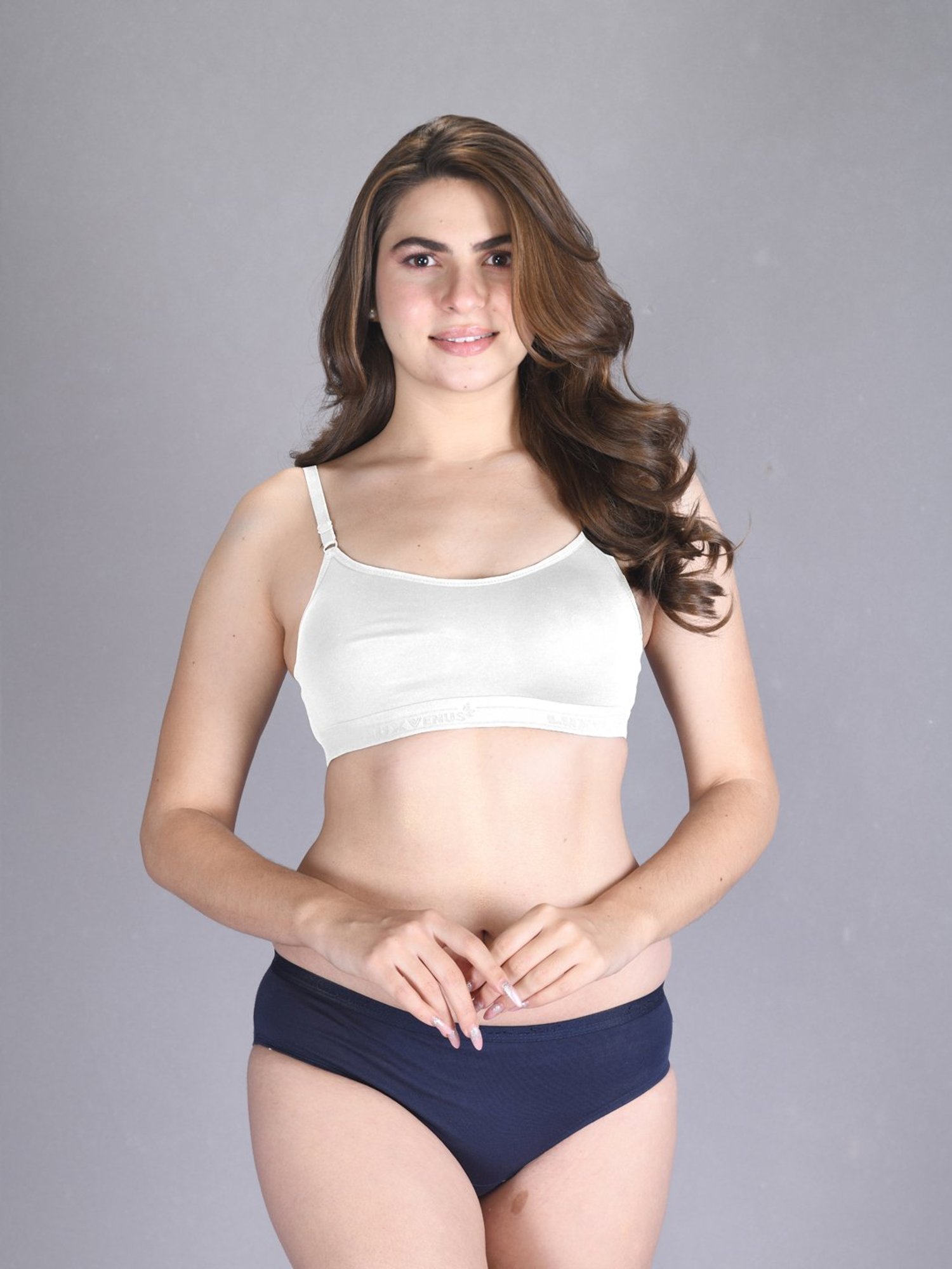 Lux Venus White Full Coverage Non-Wired Sports Bra With Adjustable Strap