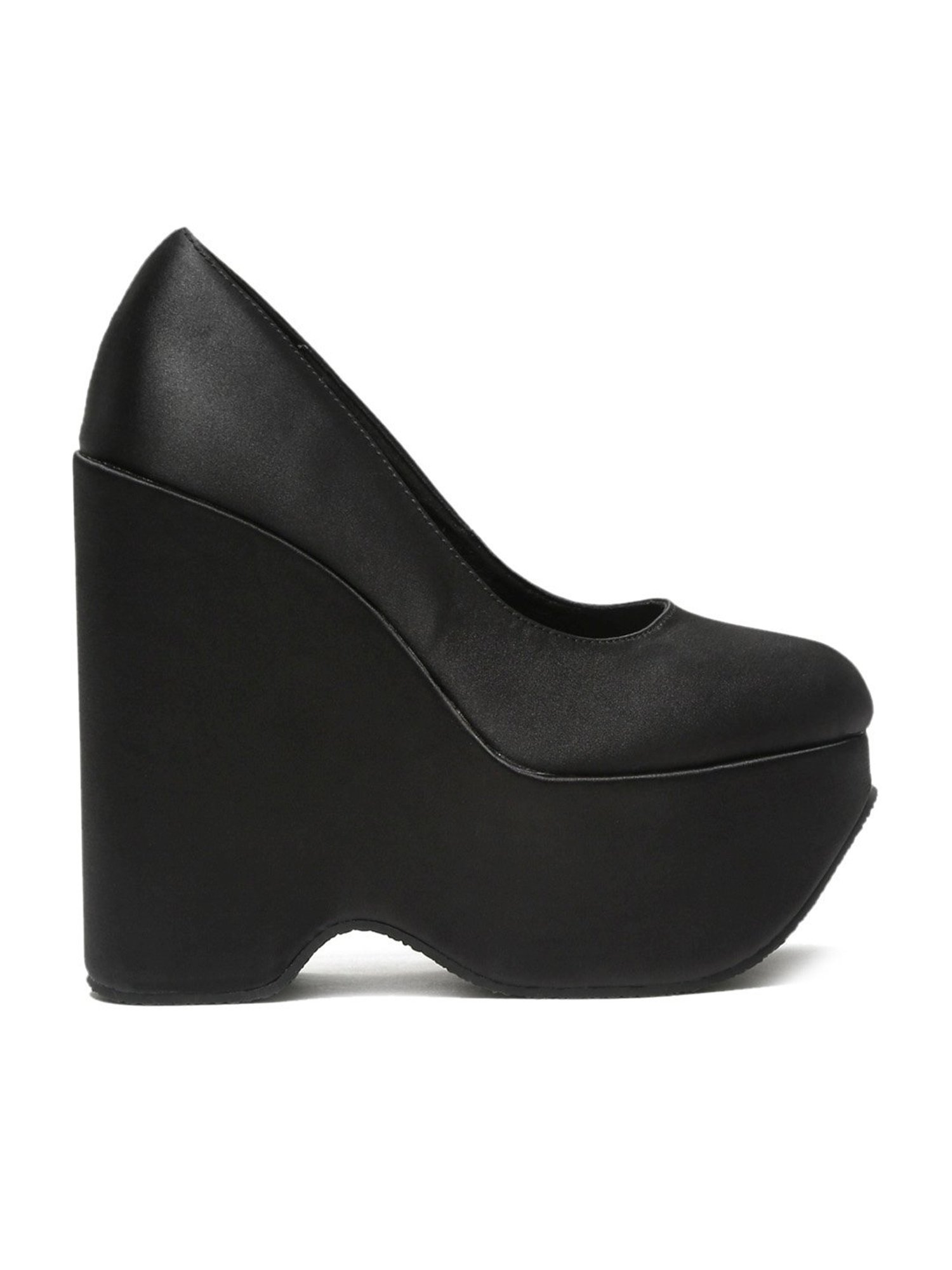 Flat N Heels Women's Black Wedge Pumps